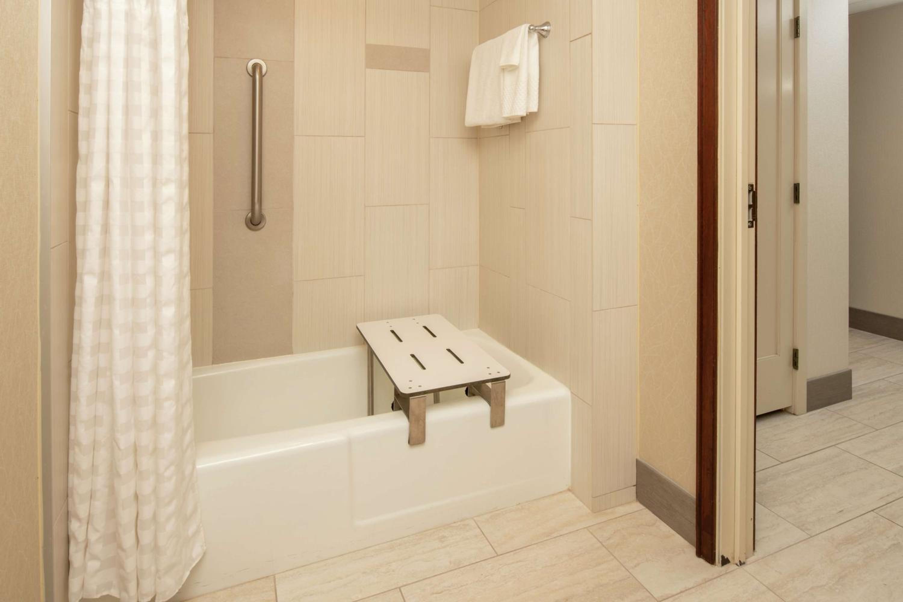 King Room with Tub - Mobility Accessible/High Floor