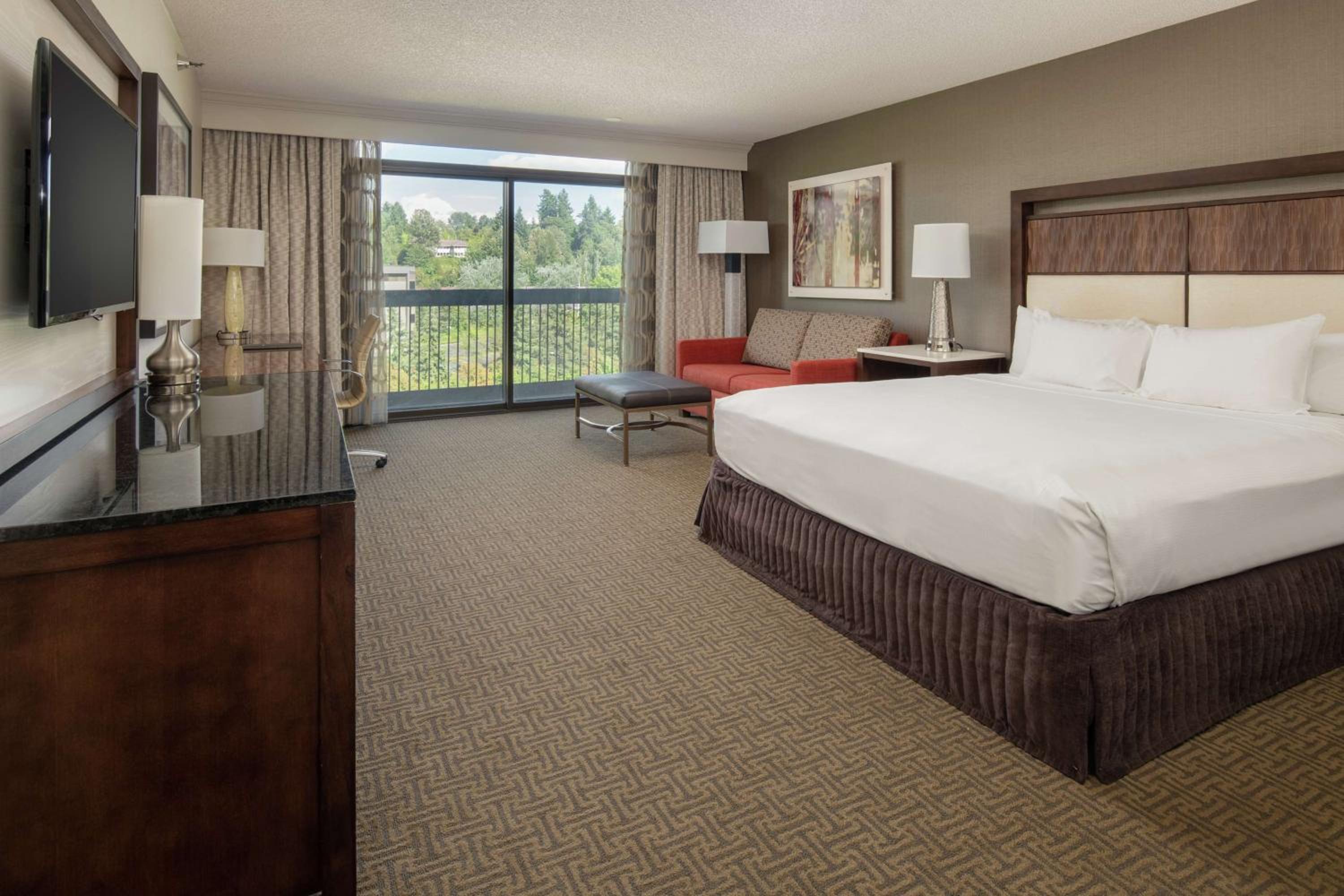 King Room with Tub - Mobility/Hearing Accessible/High Floor