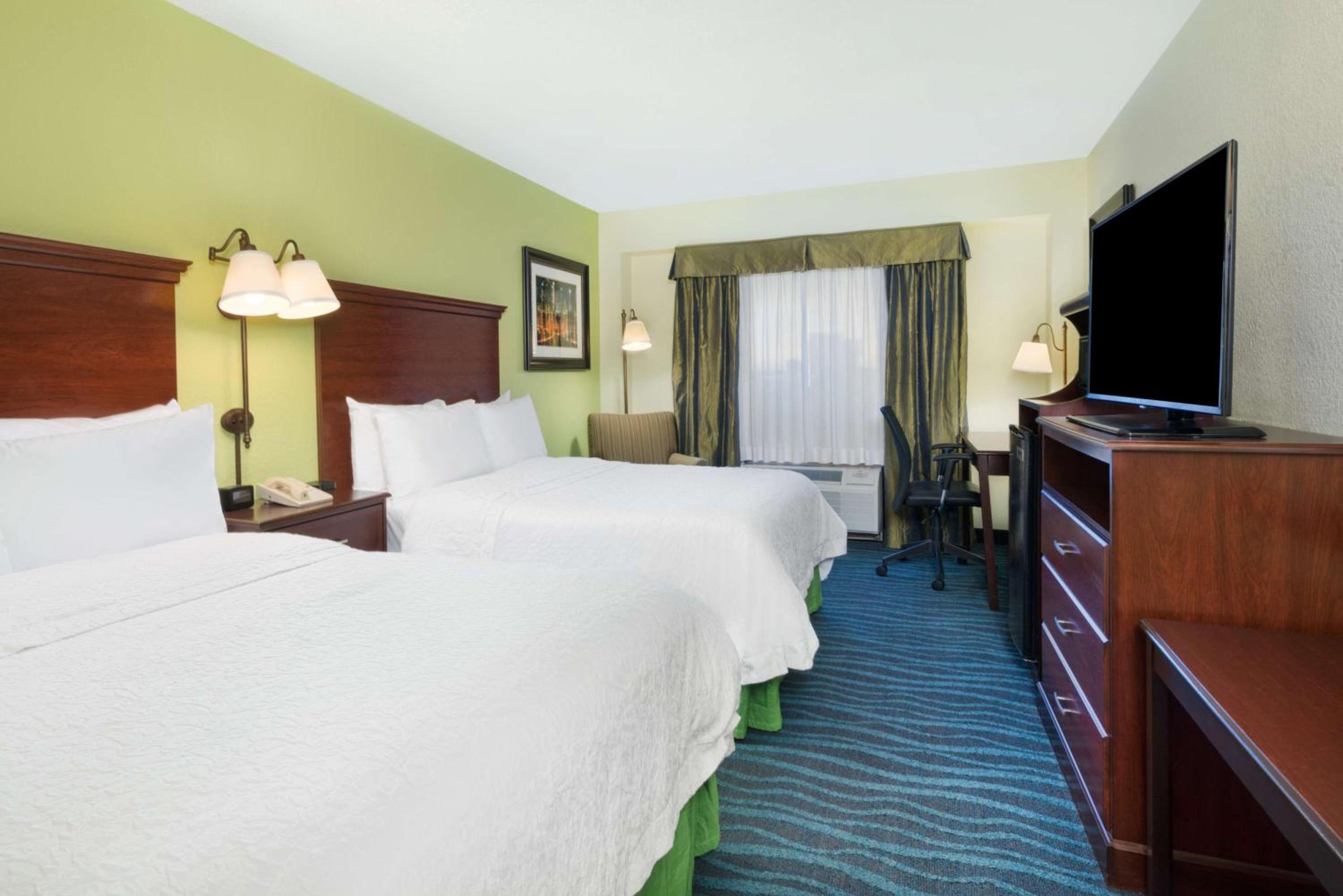 Double Room with Two Double Beds - Non-Smoking - Photo 2