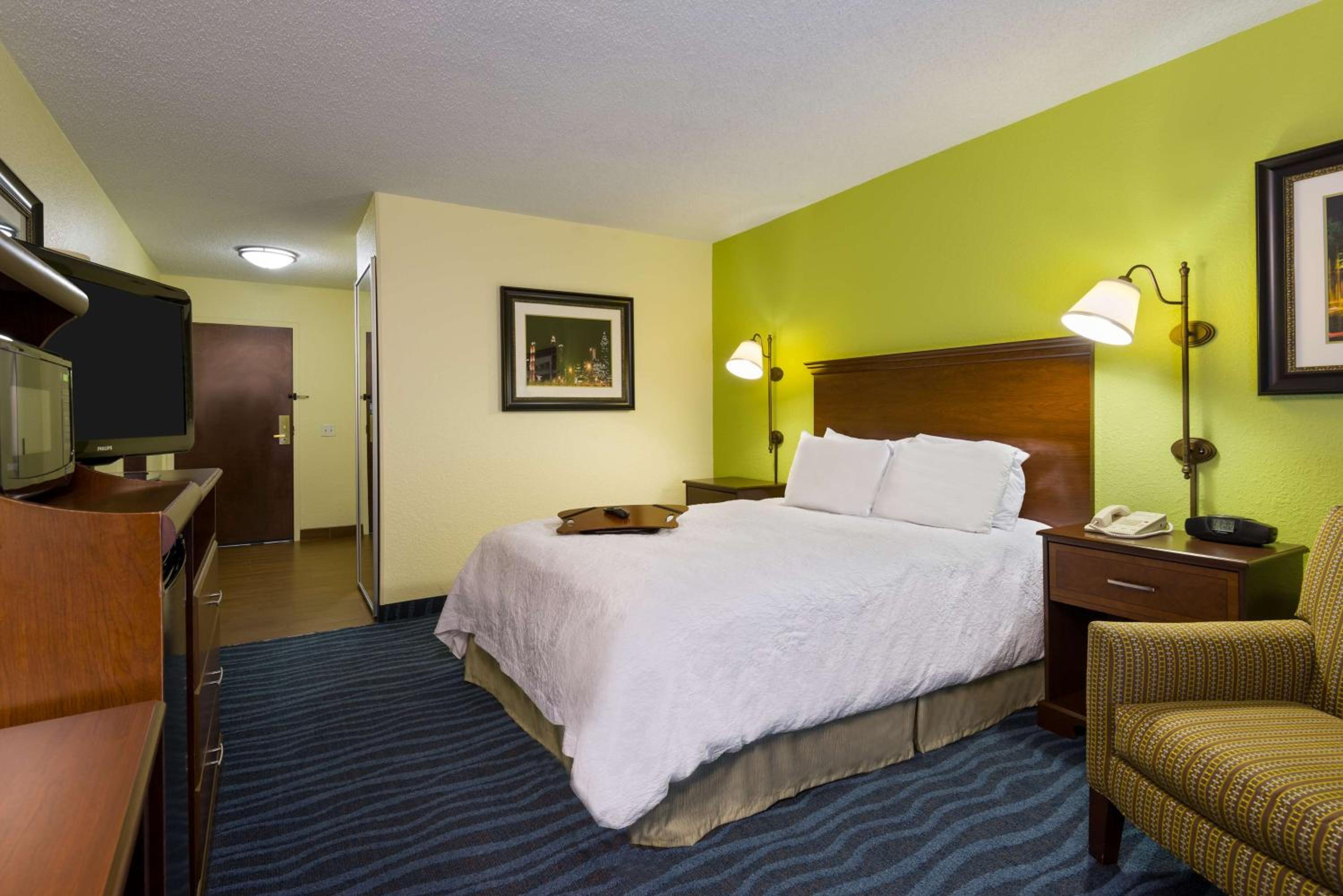 Queen Room with Mobility Access/Non-Smoking - Photo 1