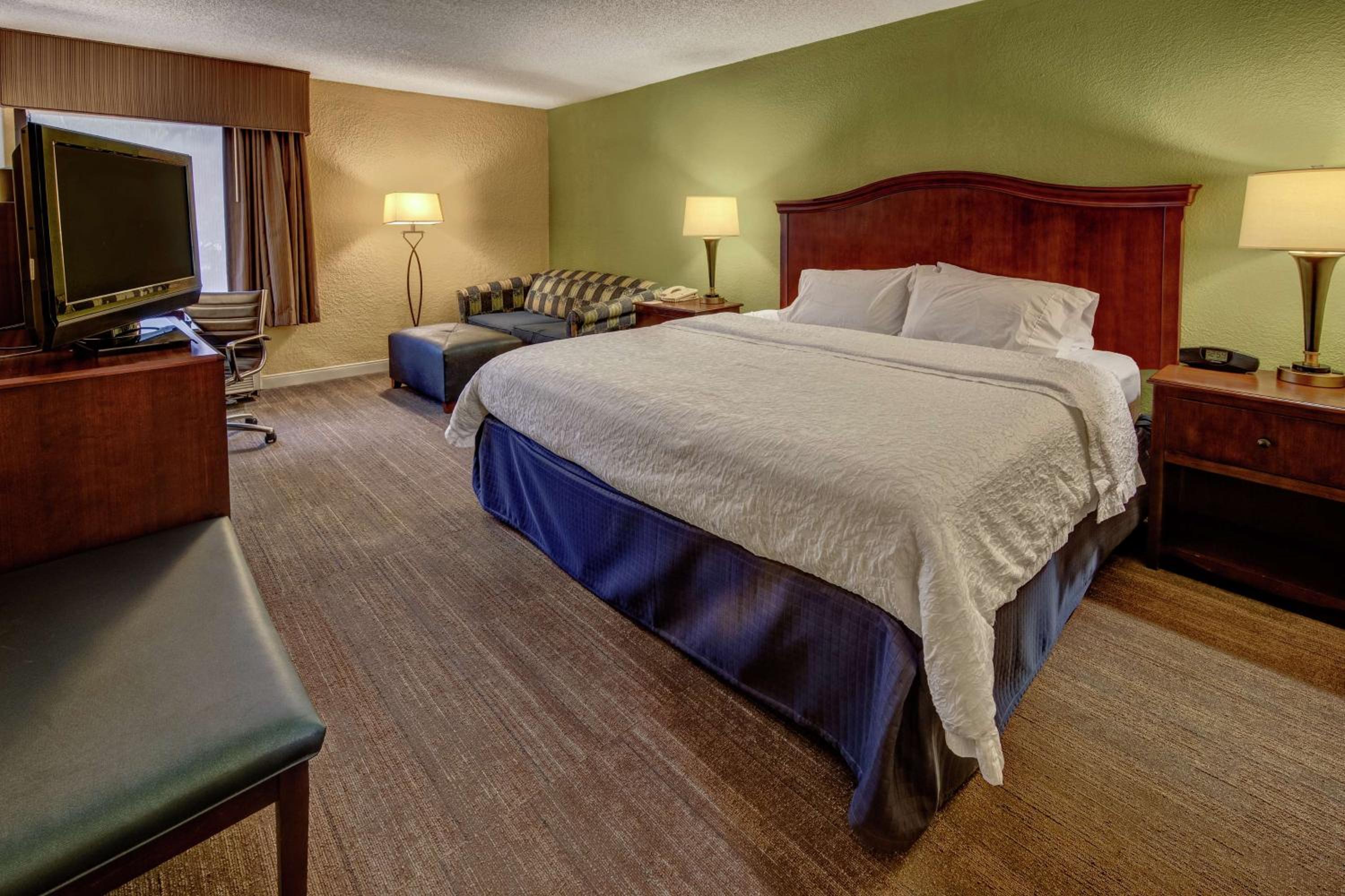 King Room with Sofa Bed and Study - Non-Smoking - Photo 2