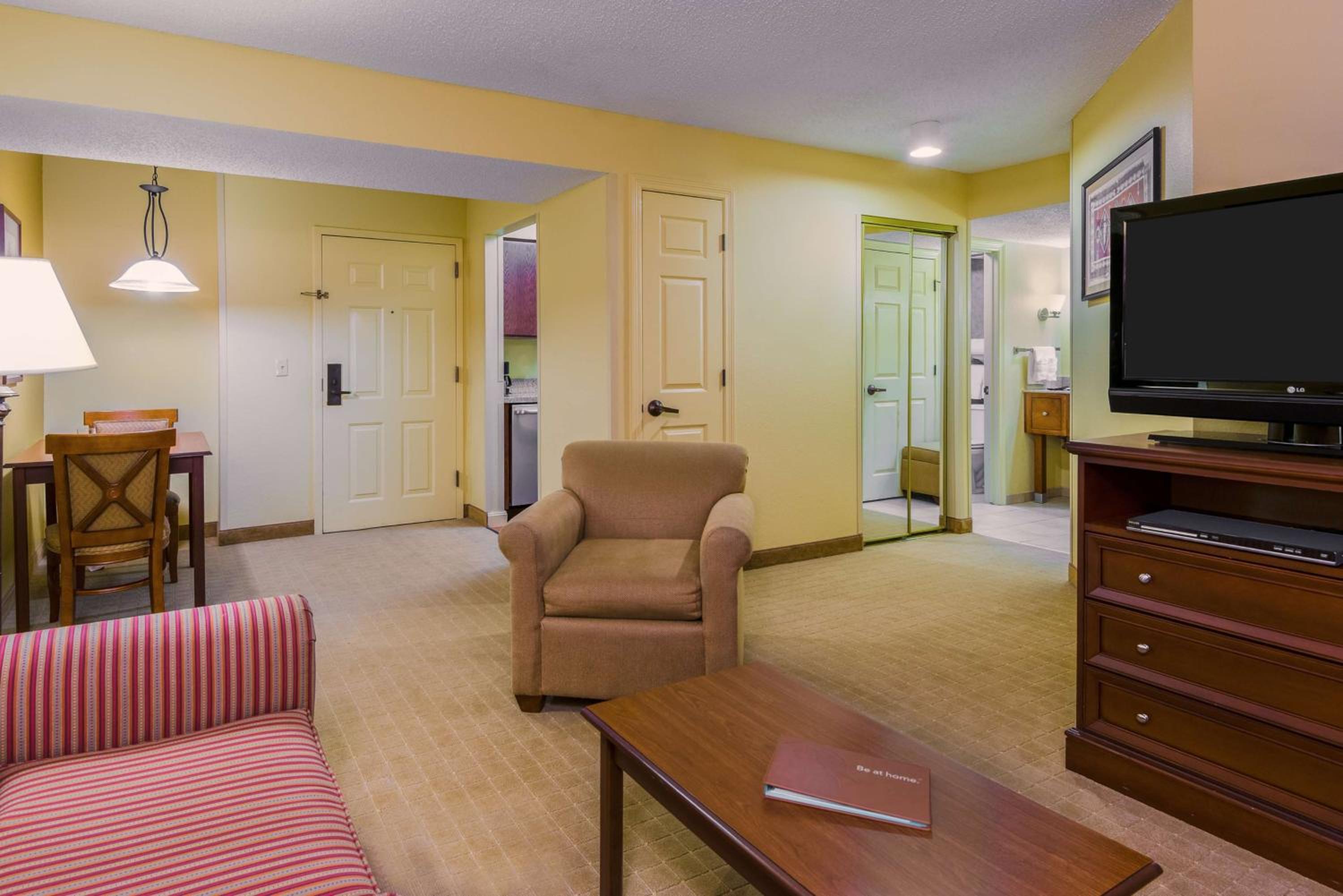 One-Bedroom Suite with Two Double Beds - Non-Smoking - Photo 1