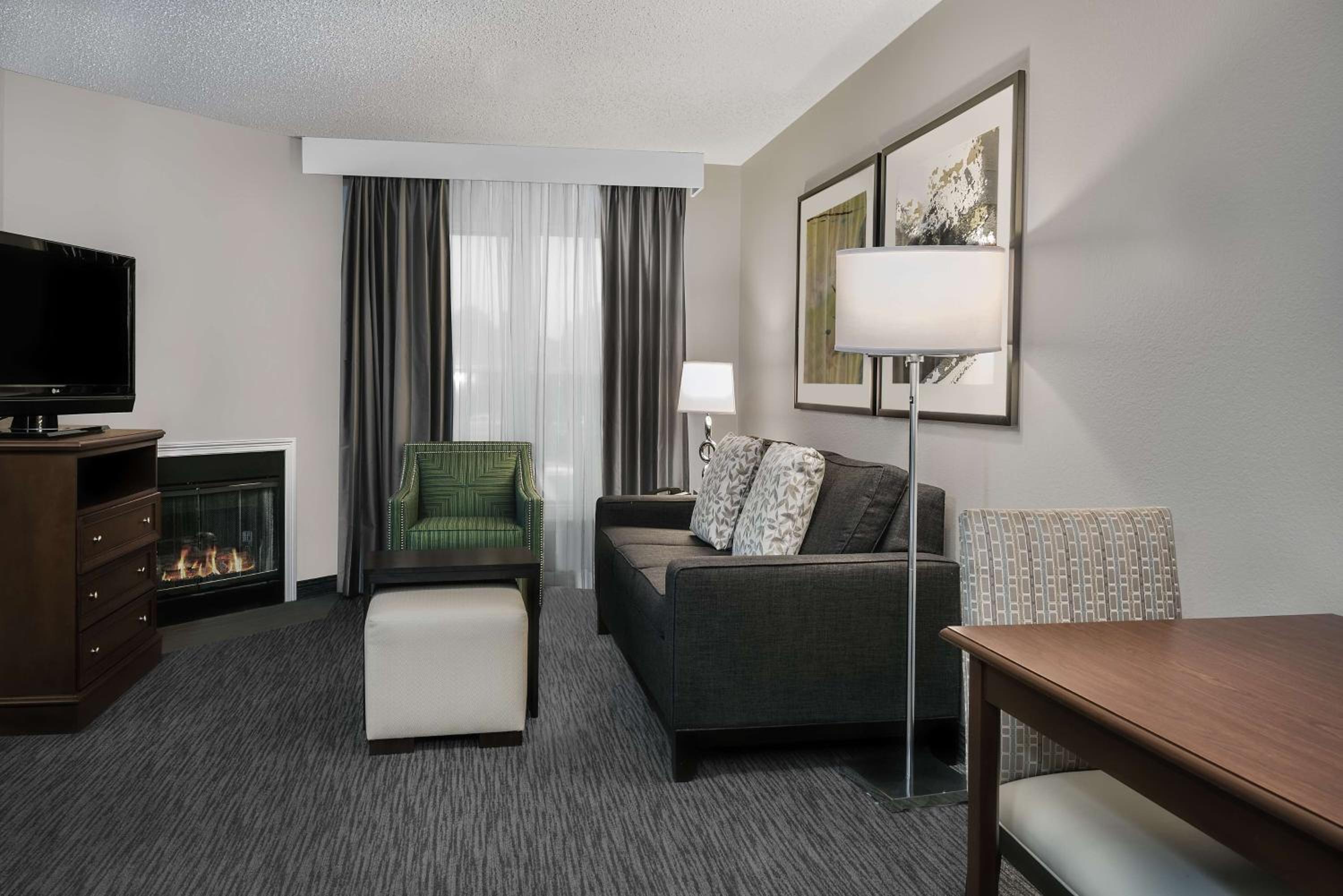 One-Bedroom Suite with Two Double Beds - Non-Smoking - Photo 2