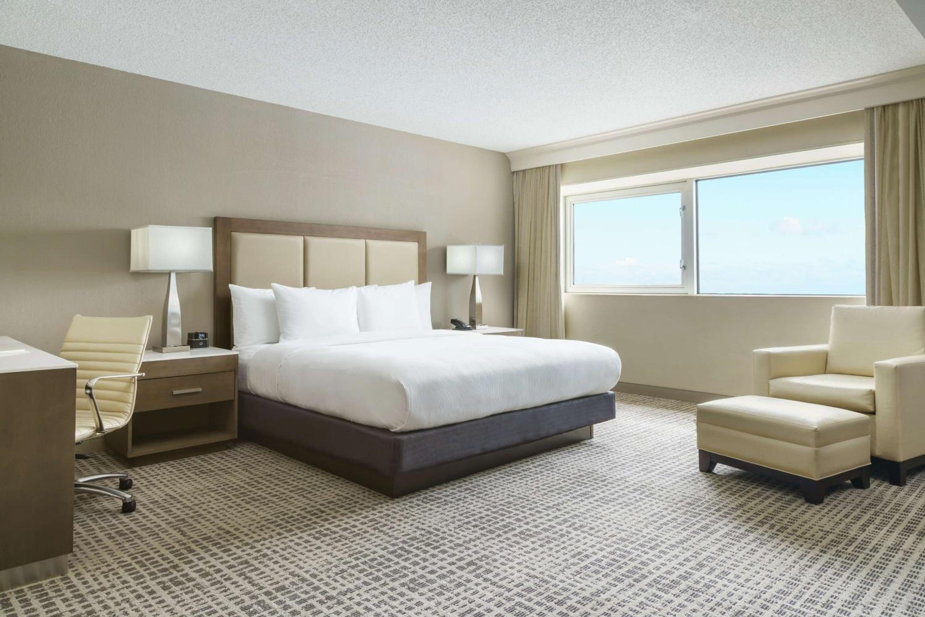 Junior King Suite with Balcony - Non-Smoking