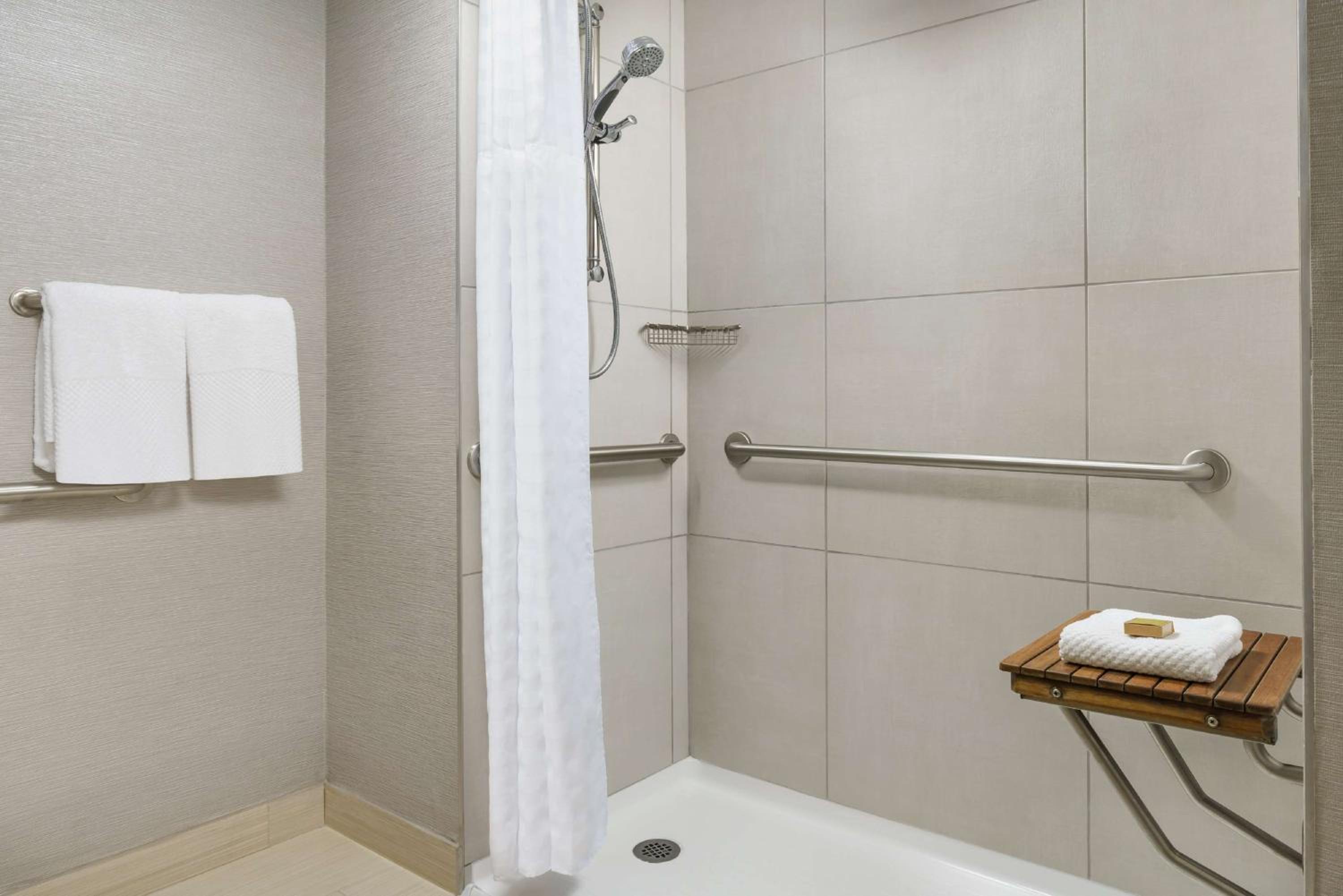 King Room with Roll-In Shower - Mobility Accessible