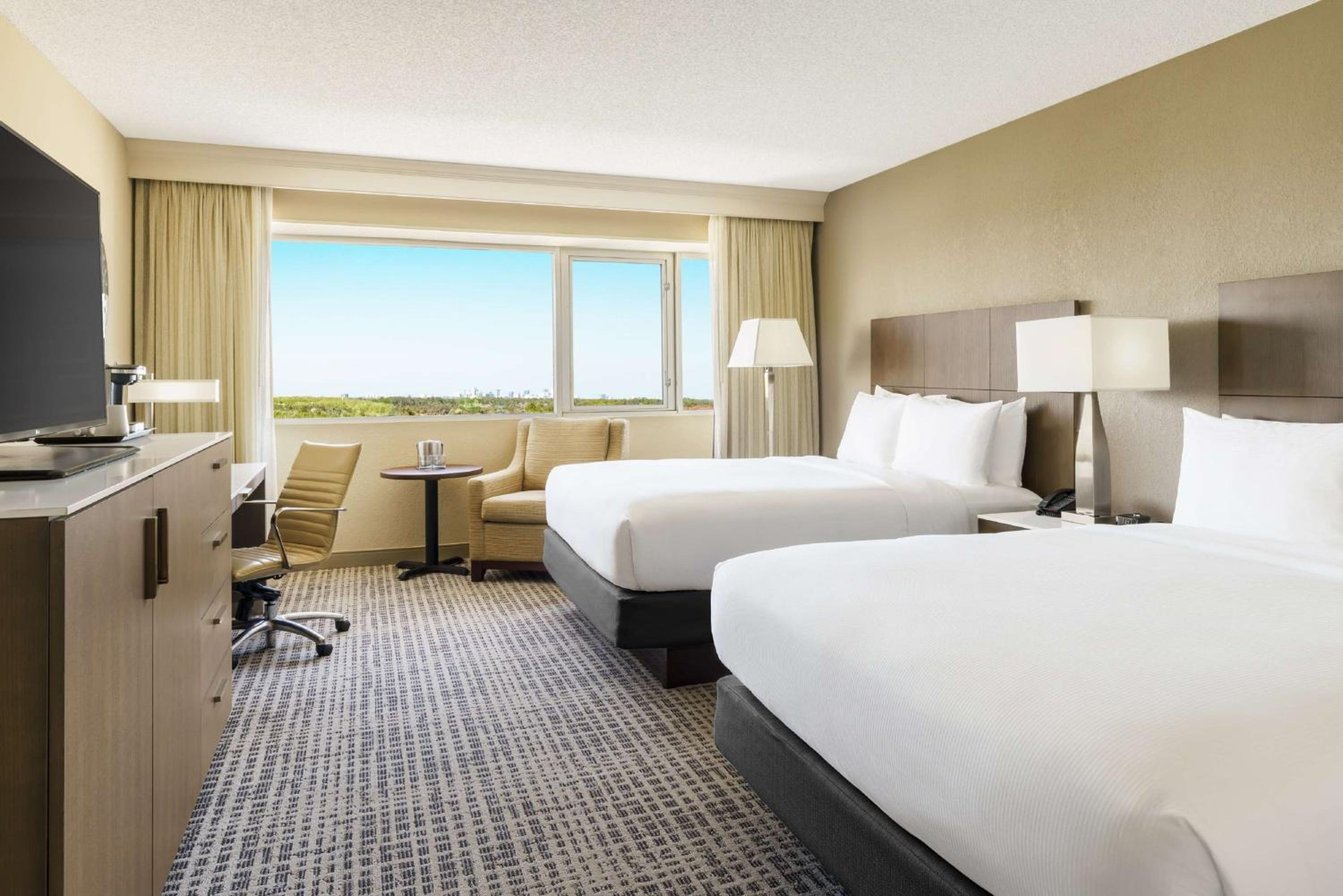 Queen Room with Two Queen Beds thumbnail 6