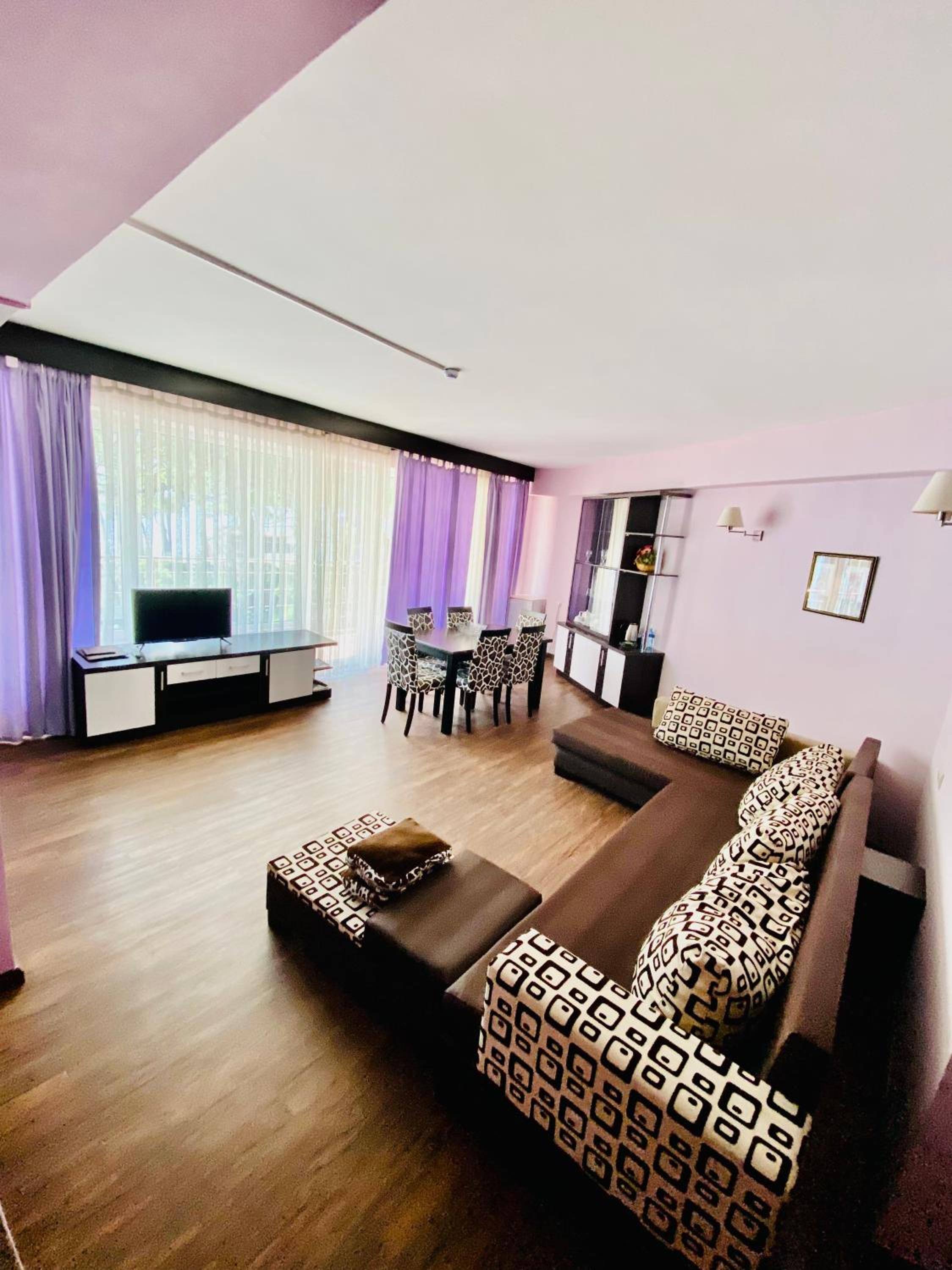 Luxury Suite - Photo 2