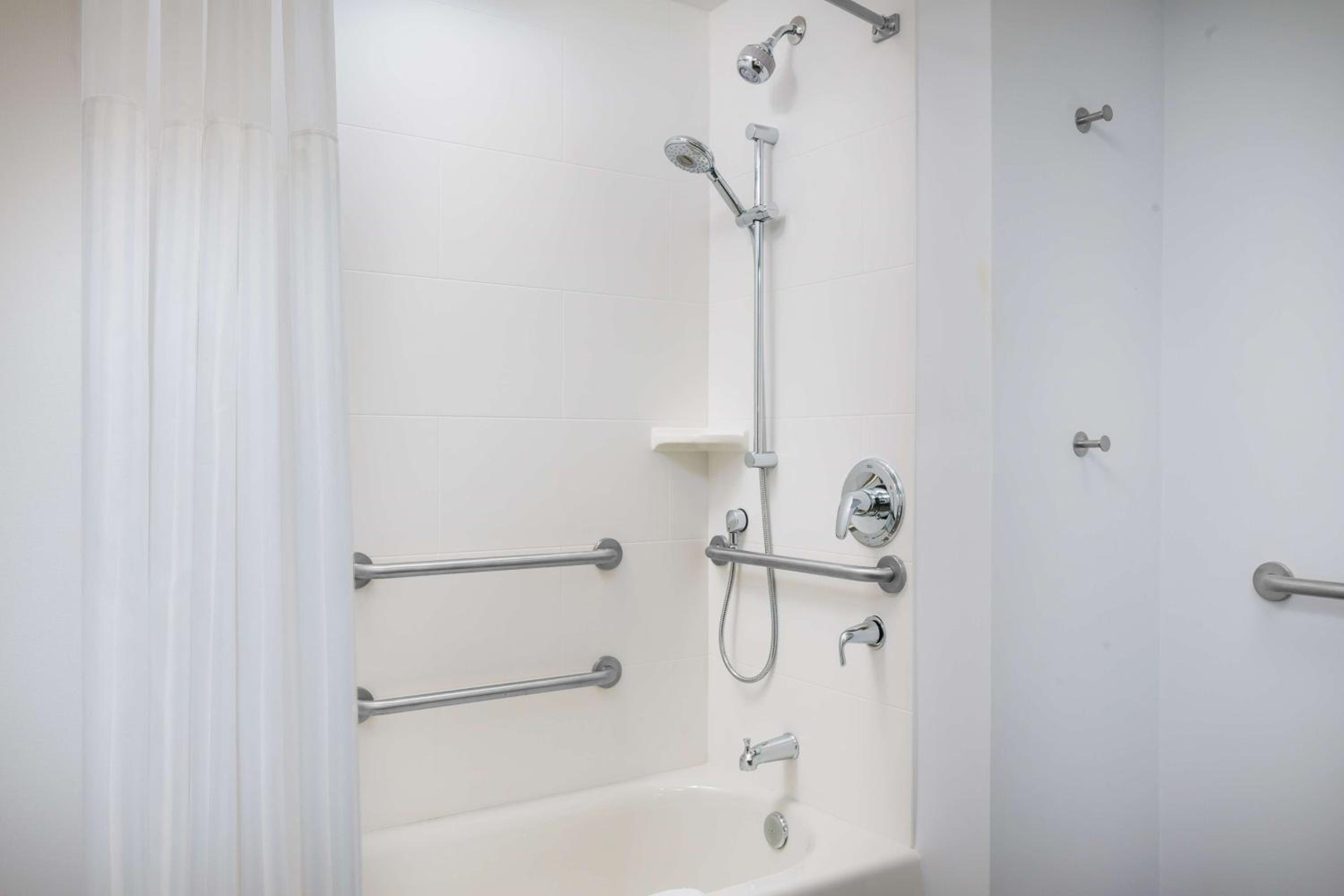 Room, 2 Queen Beds, Accessible, Bathtub (Mobility)