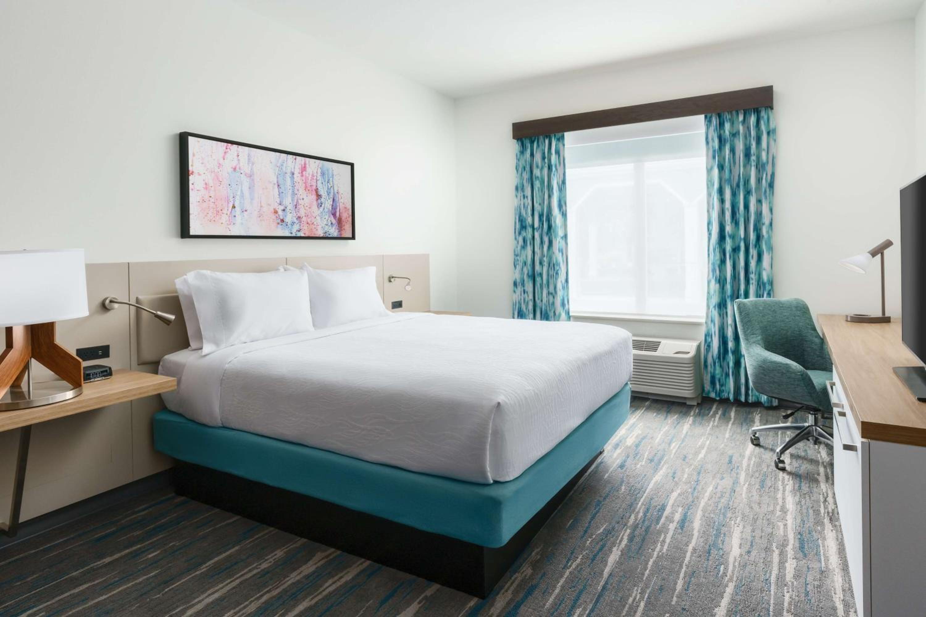 Suite, 1 King Bed, Accessible (Hearing)