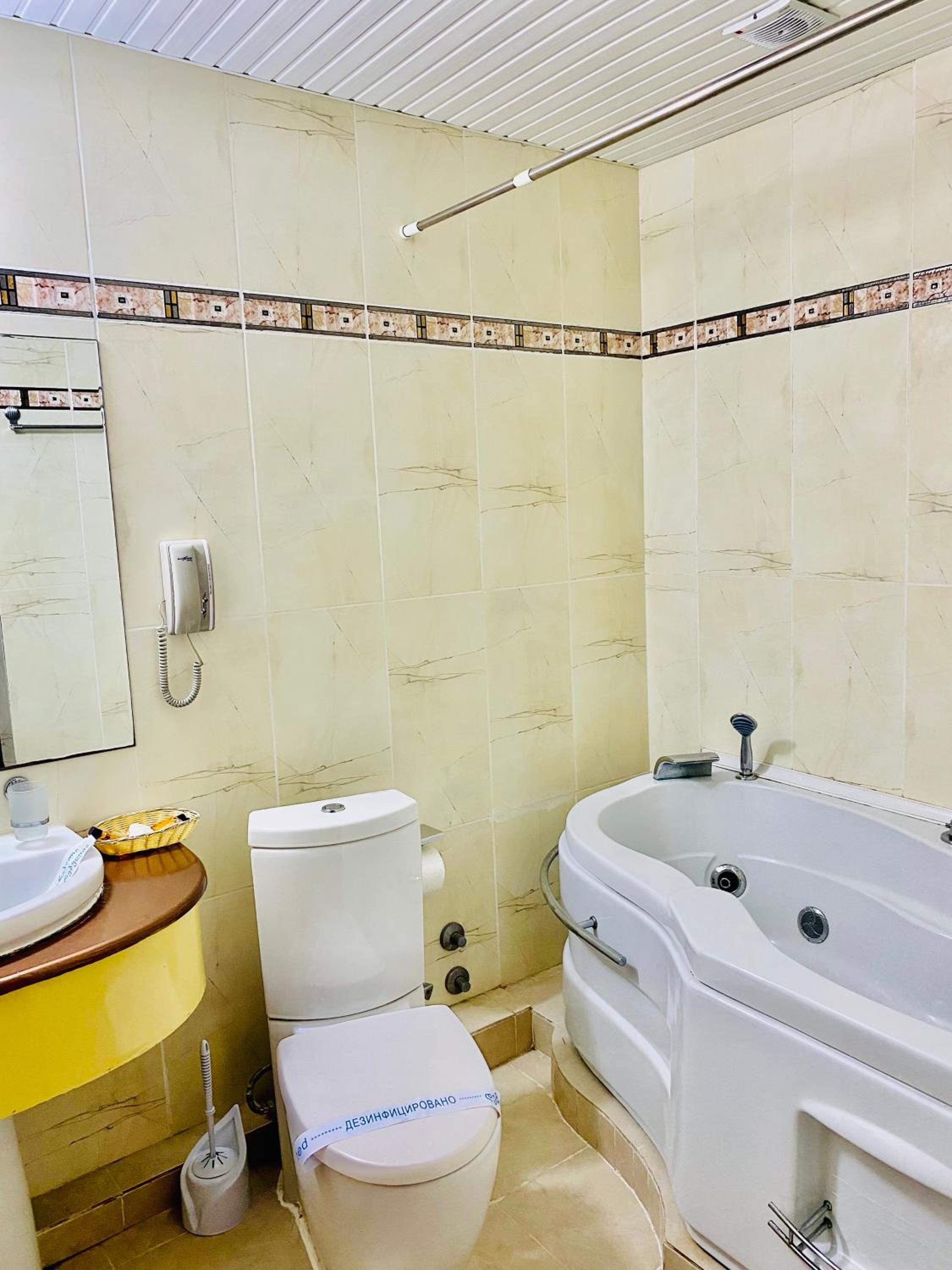 Luxury Suite - Photo 4