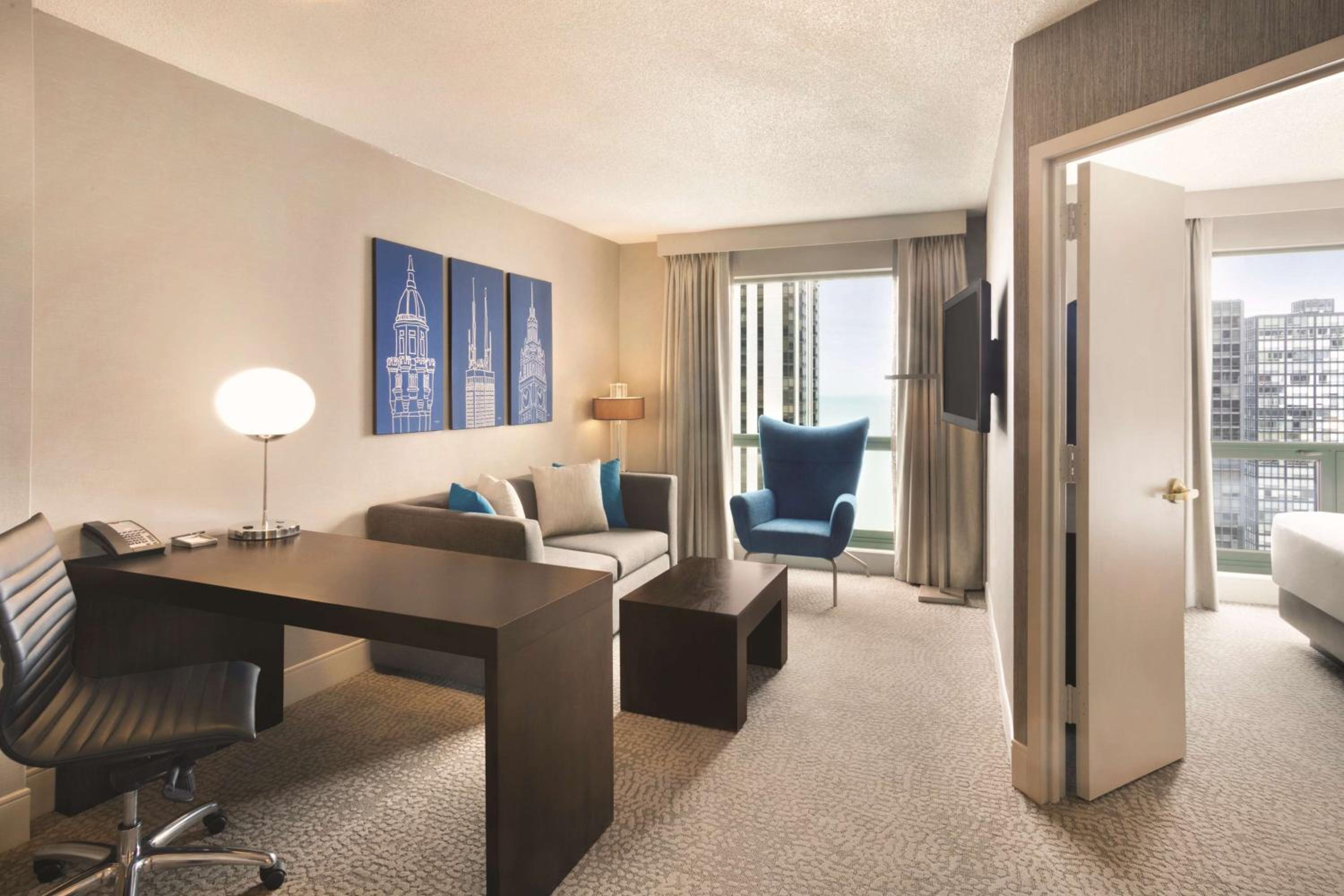 One-Bedroom King Suite with Lake View - Photo 3