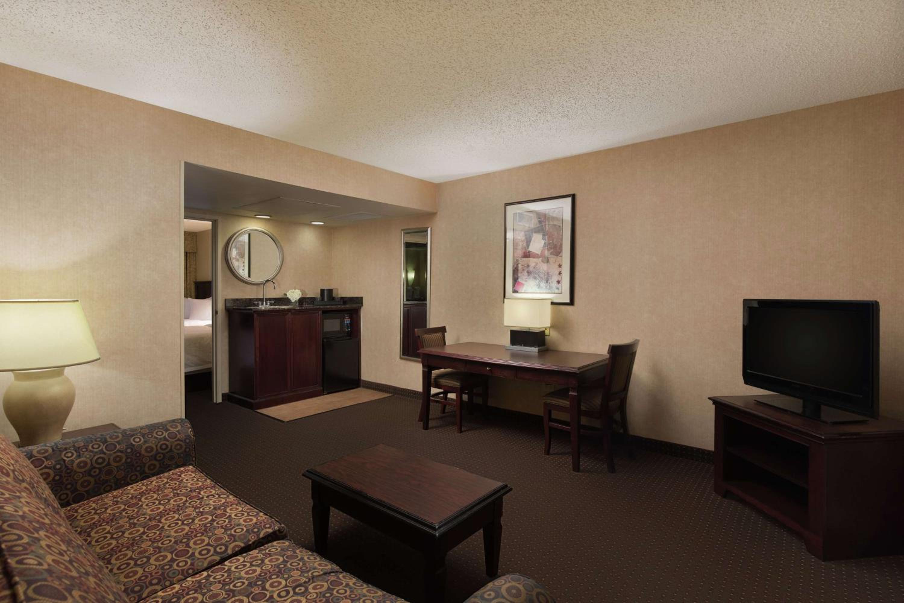 Executive King Suite - Non-Smoking - Photo 3