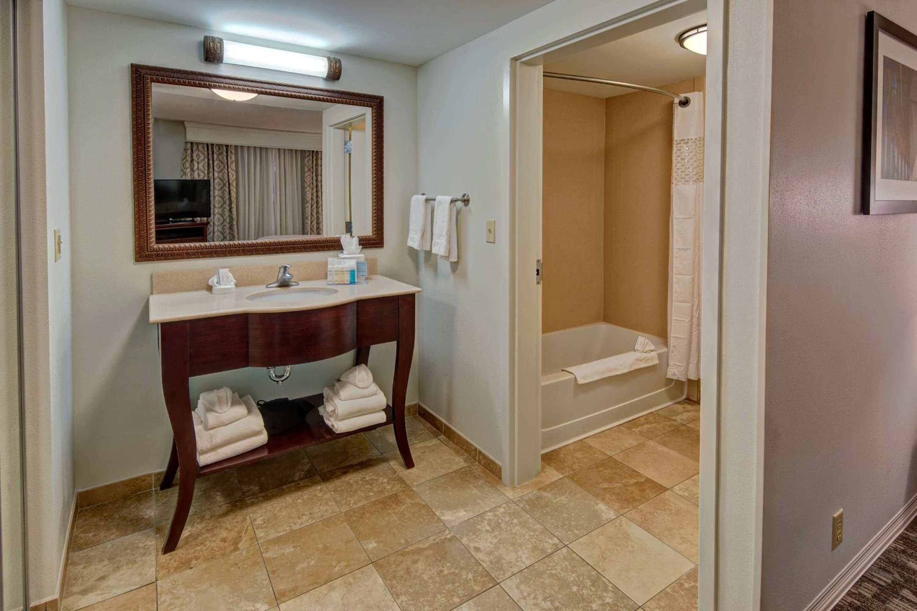 King Studio Suite with Sofa Bed - Non-Smoking - Photo 3