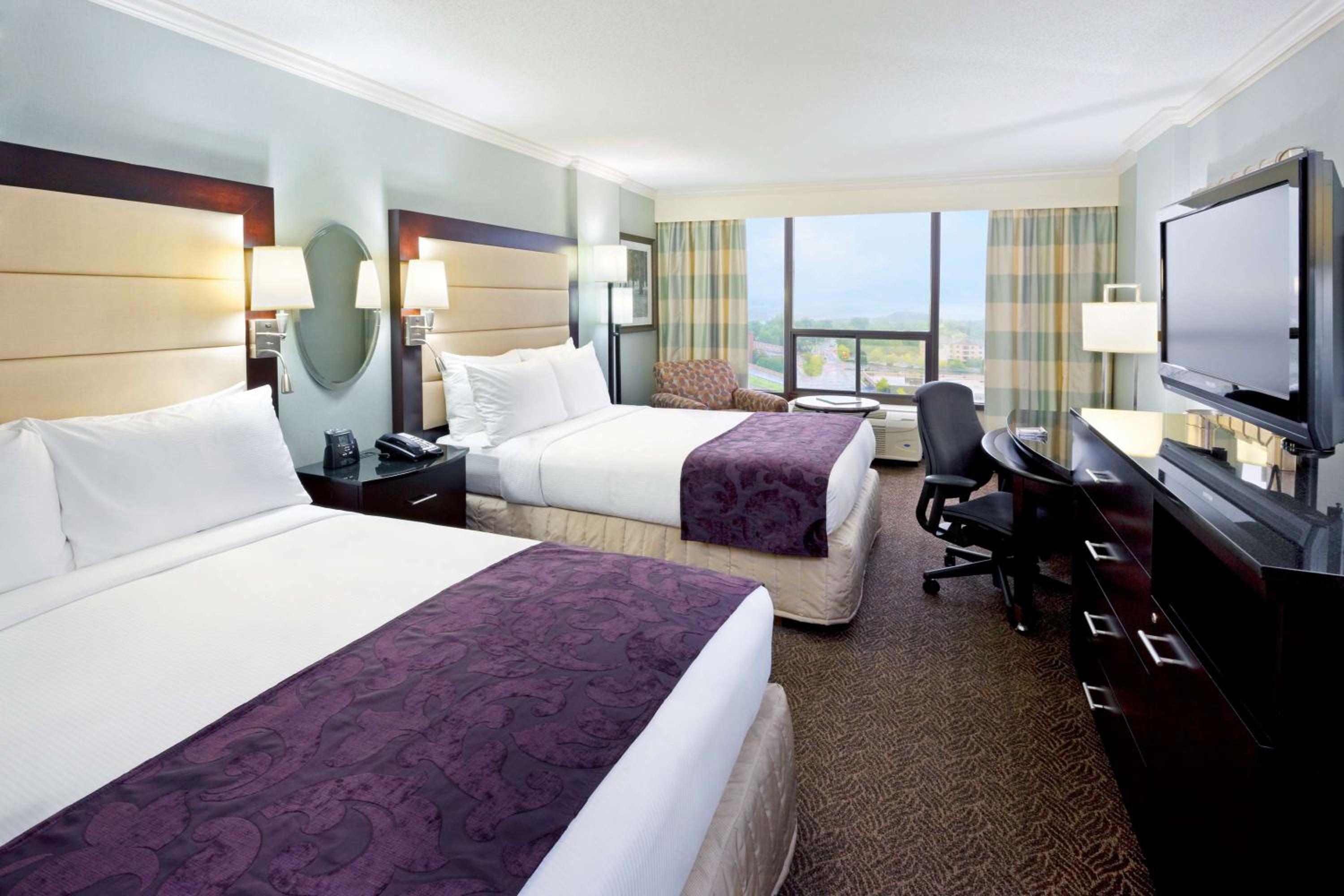 Queen Room With Two Queen Beds - Hearing Access - Photo 3