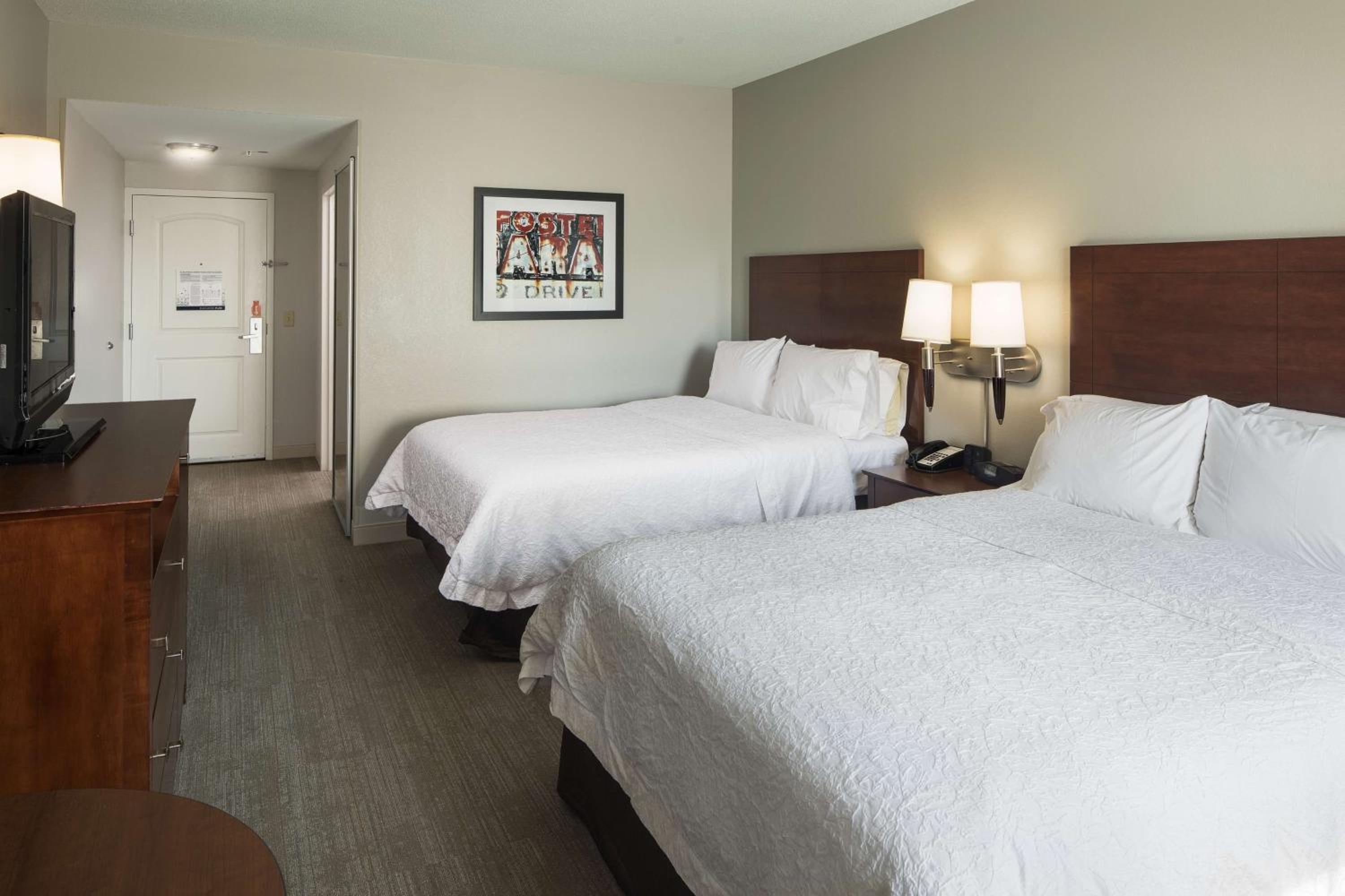 Room with Two Queen Beds - Non-Smoking - Photo 2