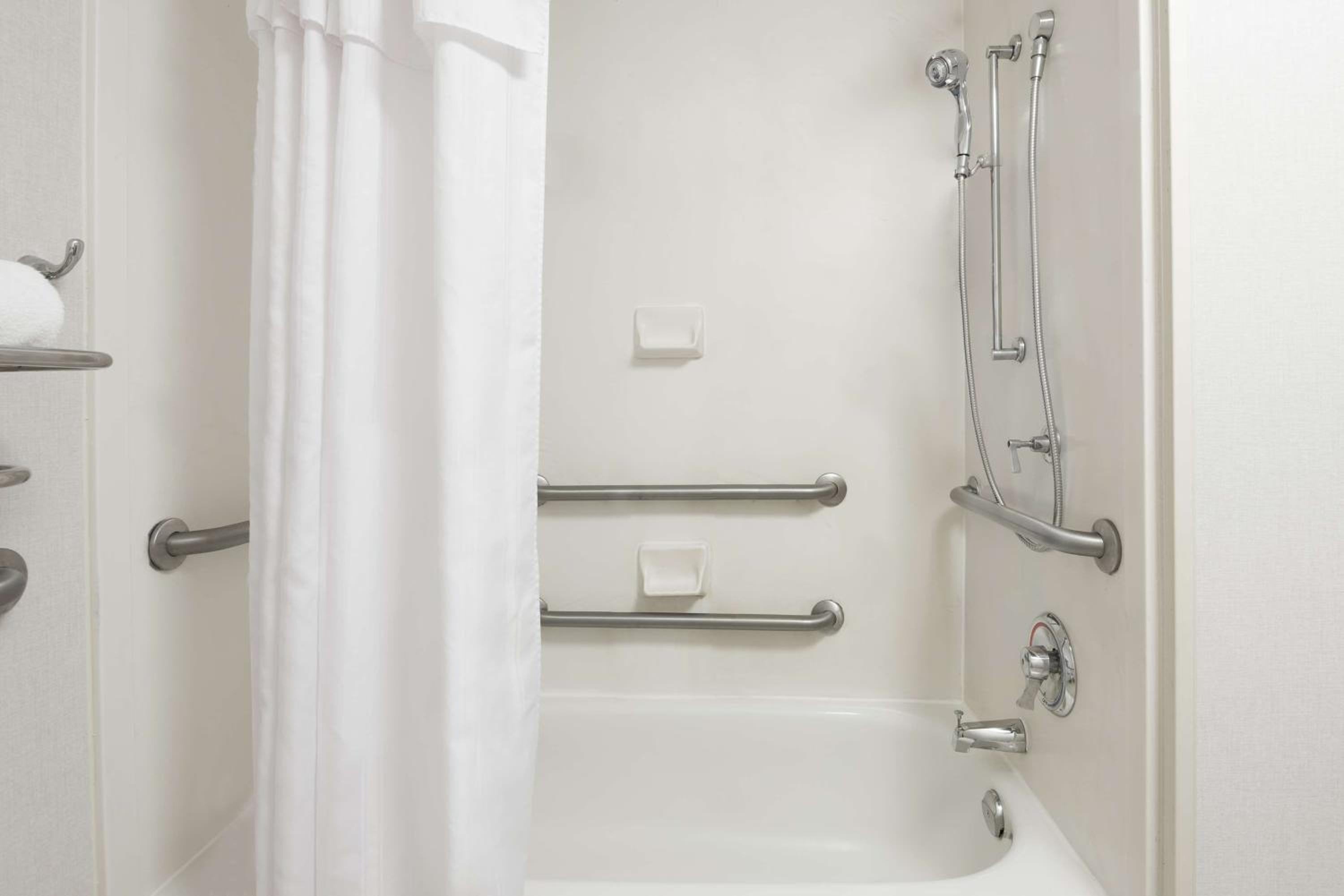 King Suite with Accessible Tub - Mobility and Hearing Access/Non-Smoking - Photo 4