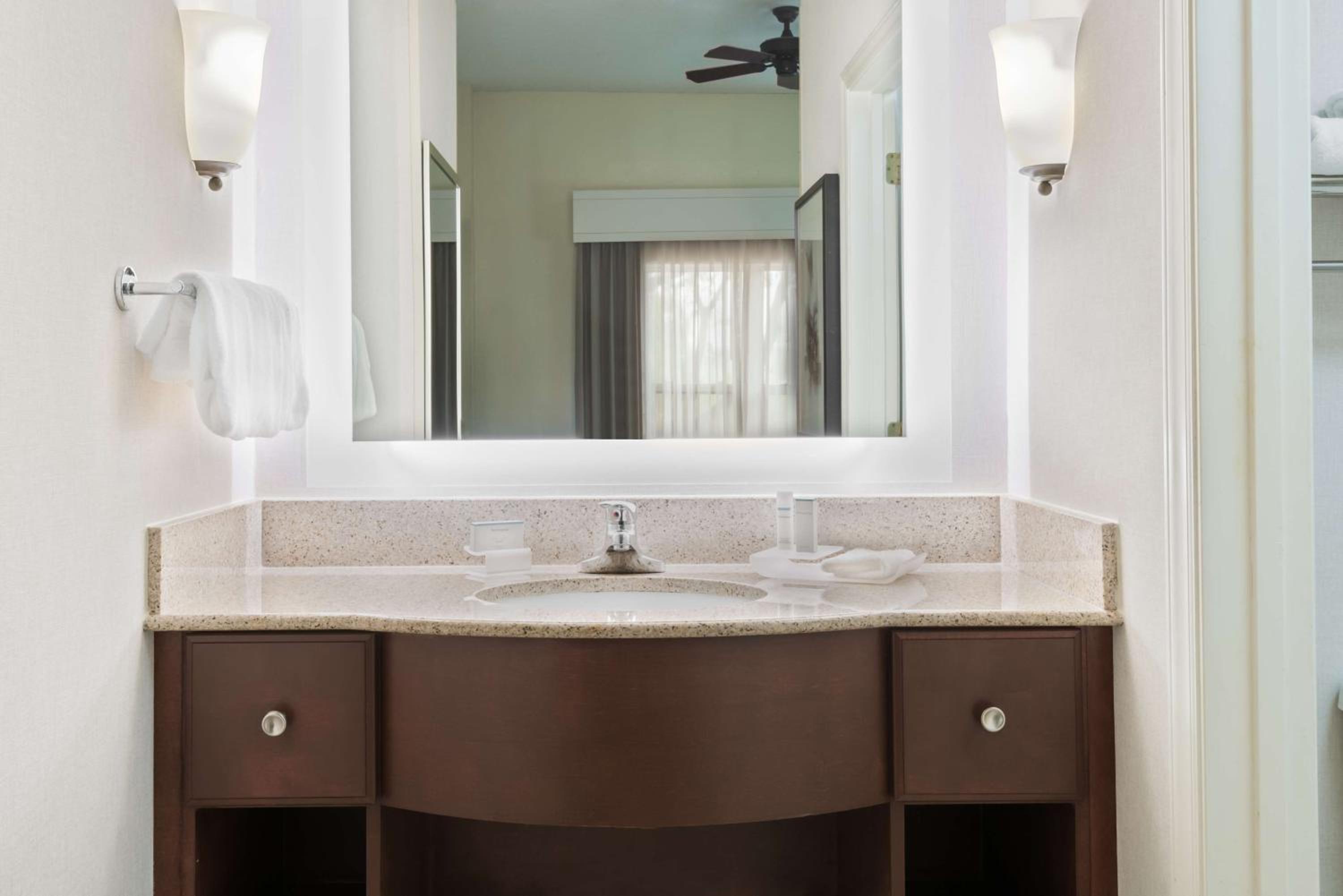 One-Bedroom King Suite - Non-Smoking - Photo 4