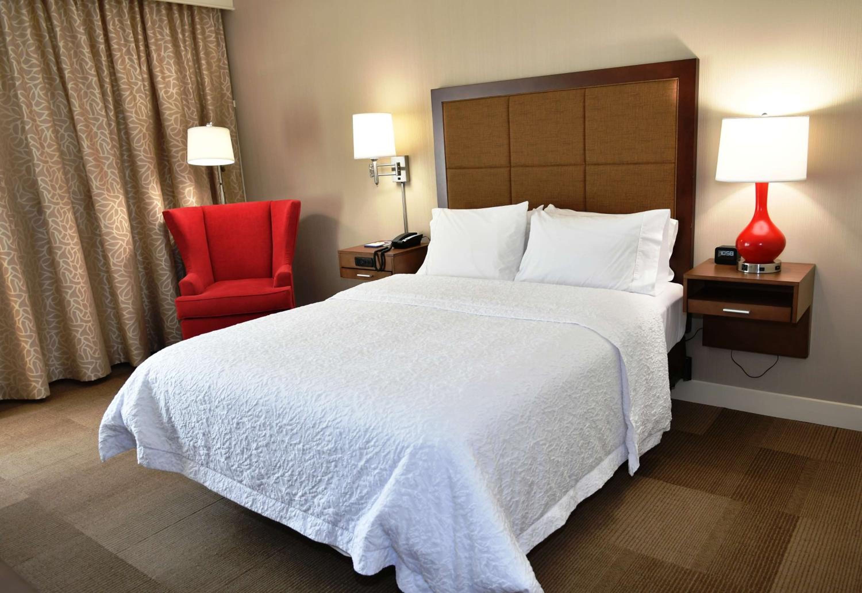 Queen Room with Mobility Access/Non-Smoking - Photo 3