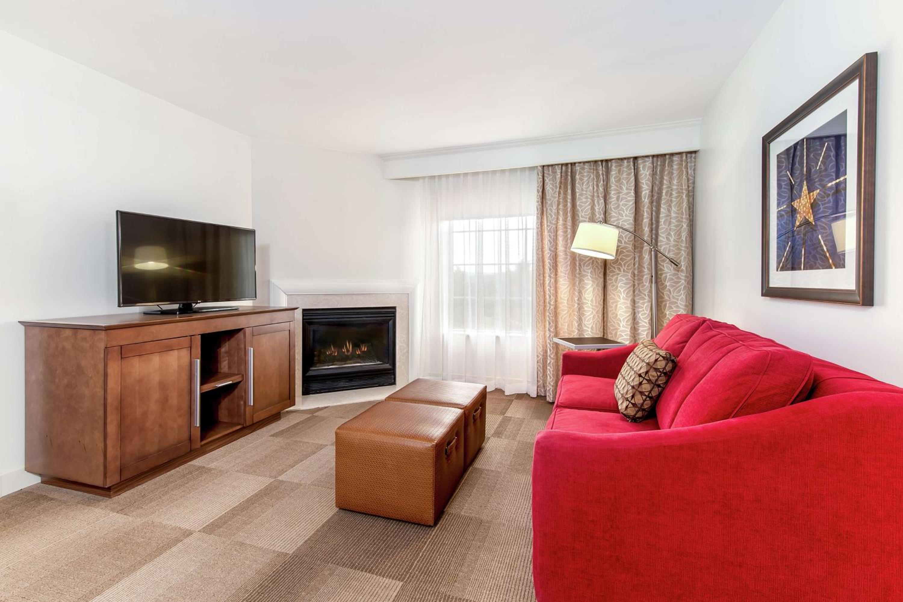 One-Bedroom King Suite with Fireplace - Non-Smoking  - Photo 2