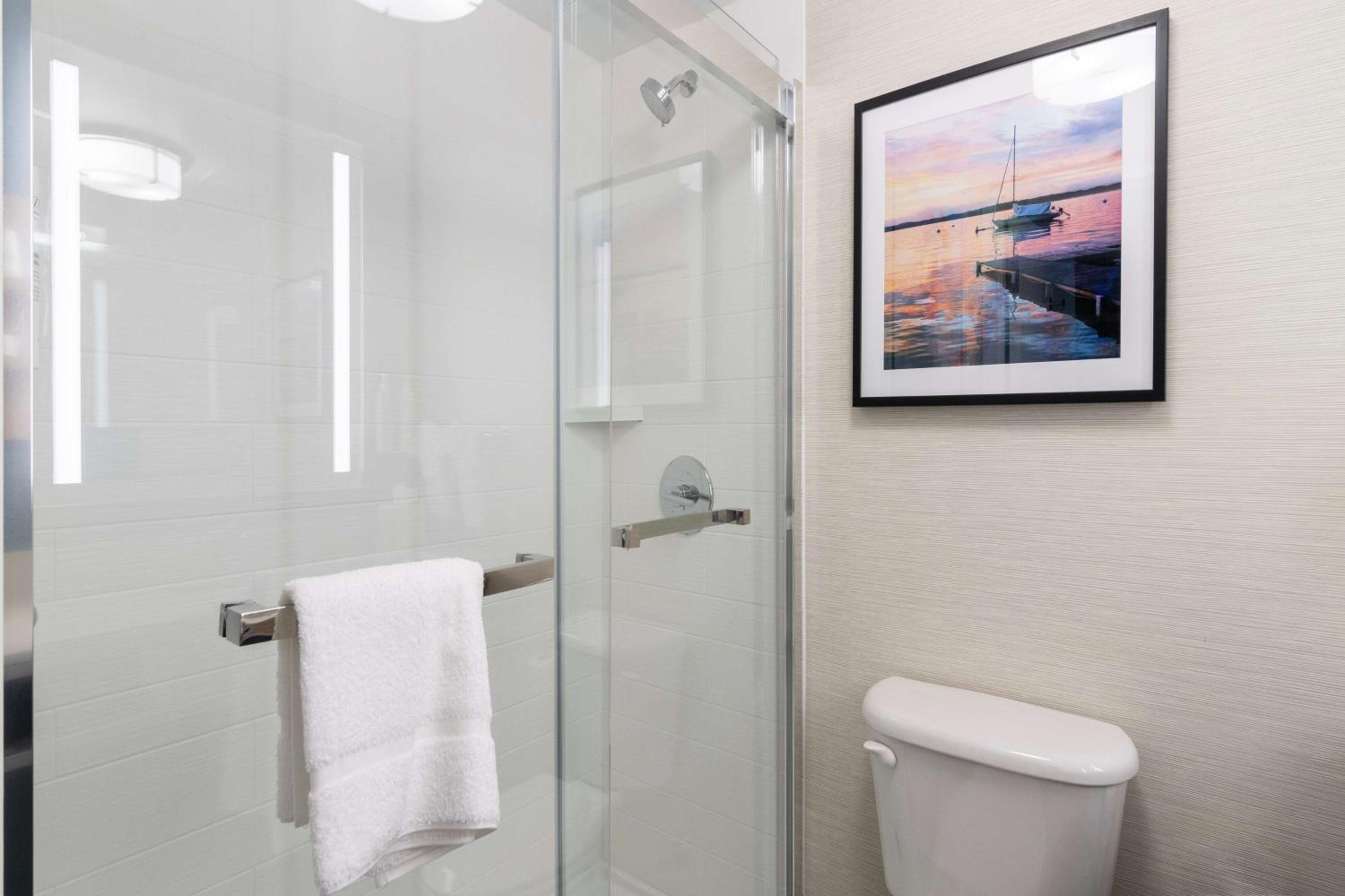 King Room with Walk-In Shower - Photo 2