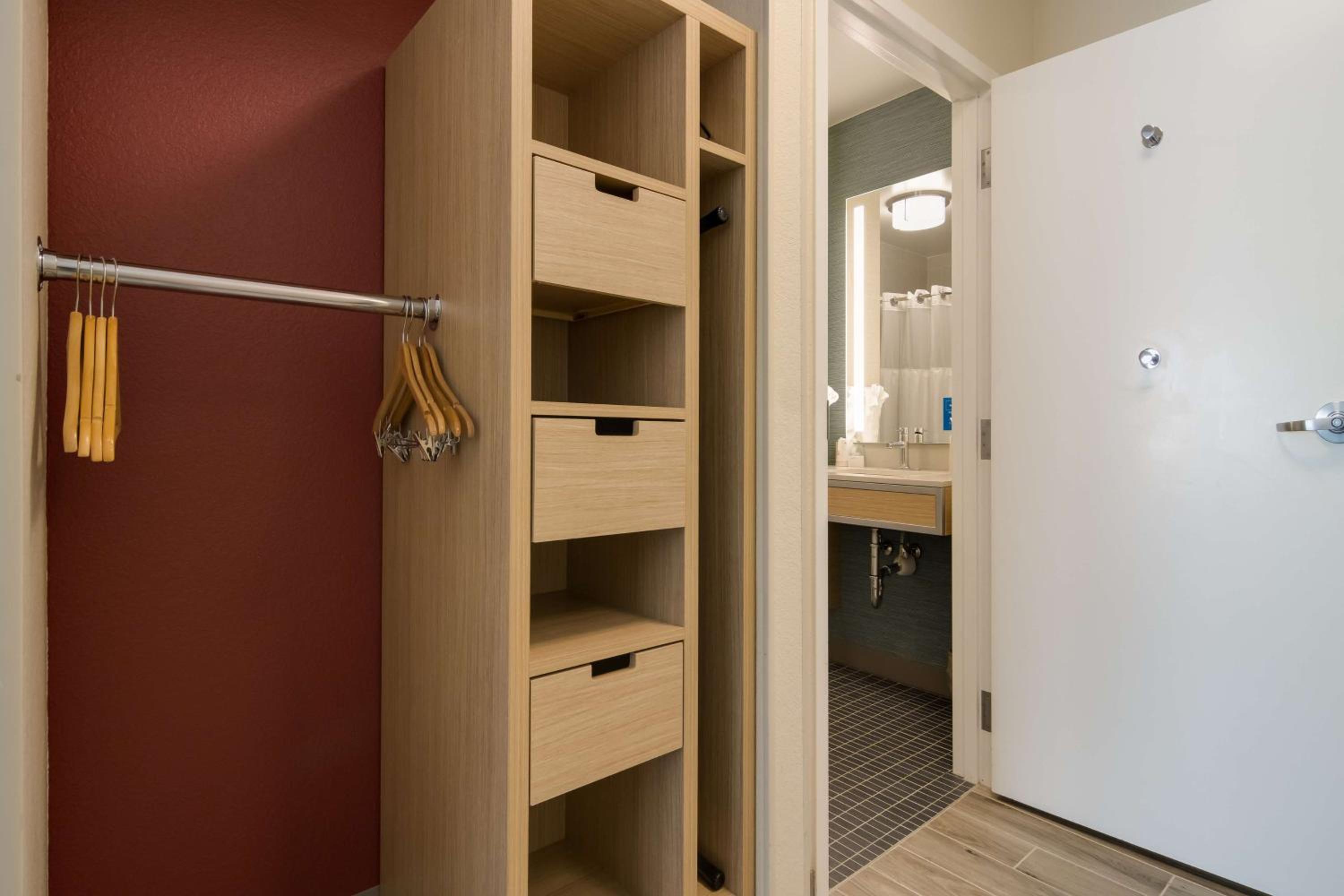 King Suite with Whirlpool - Photo 1