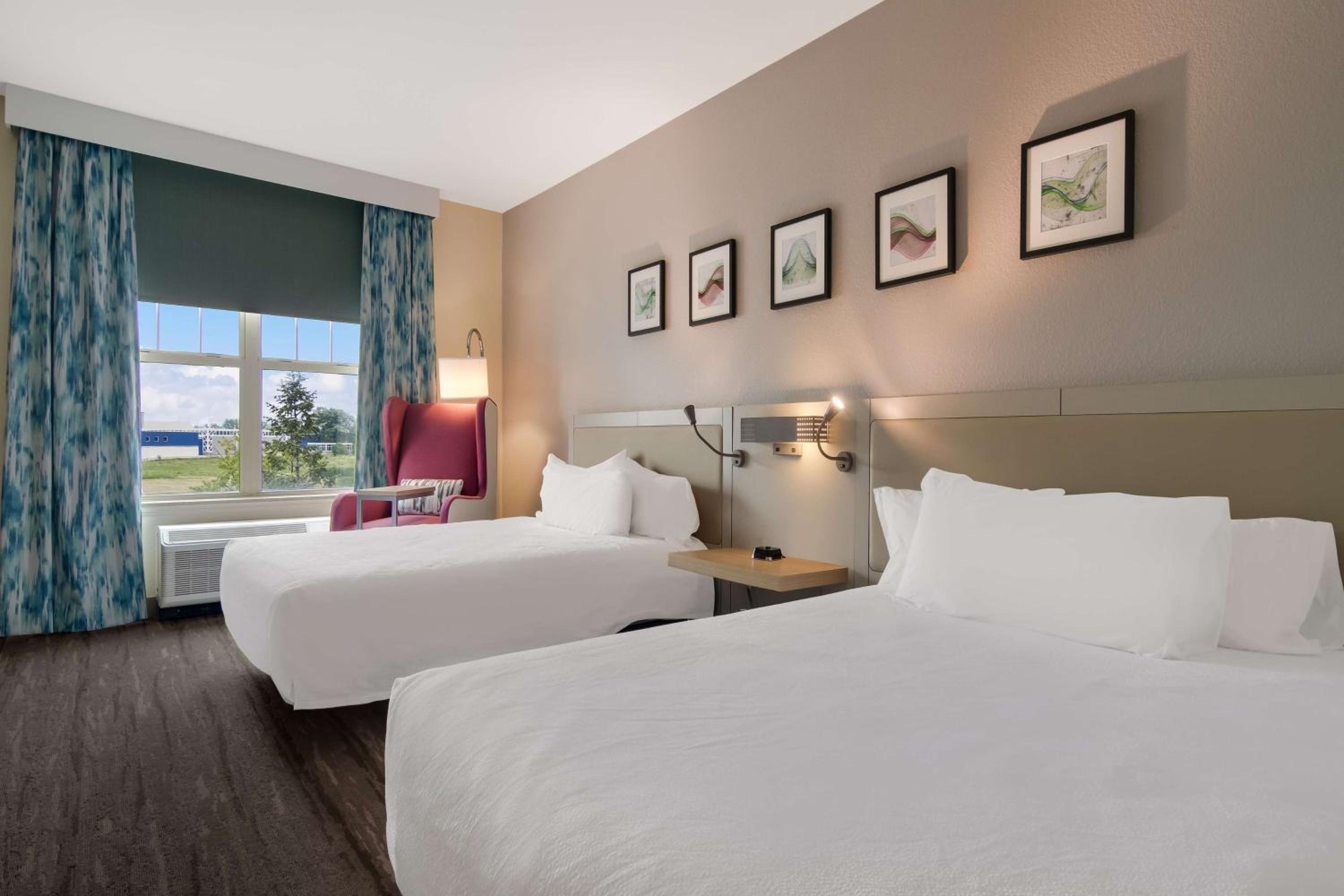 Queen Room with Two Queen Beds - Mobility Access - Photo 5