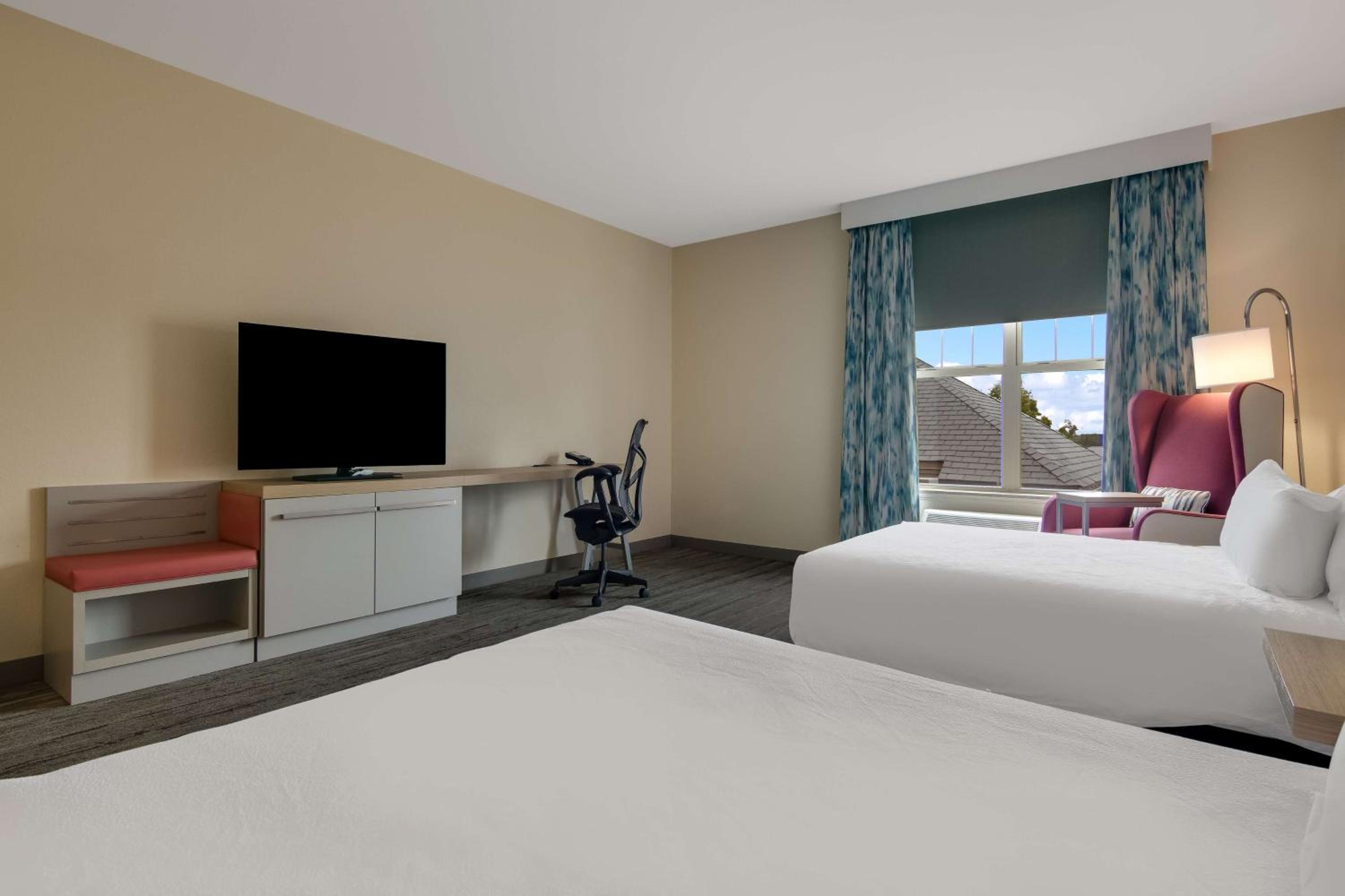 Queen Room with Two Queen Beds - Mobility Access - Photo 2