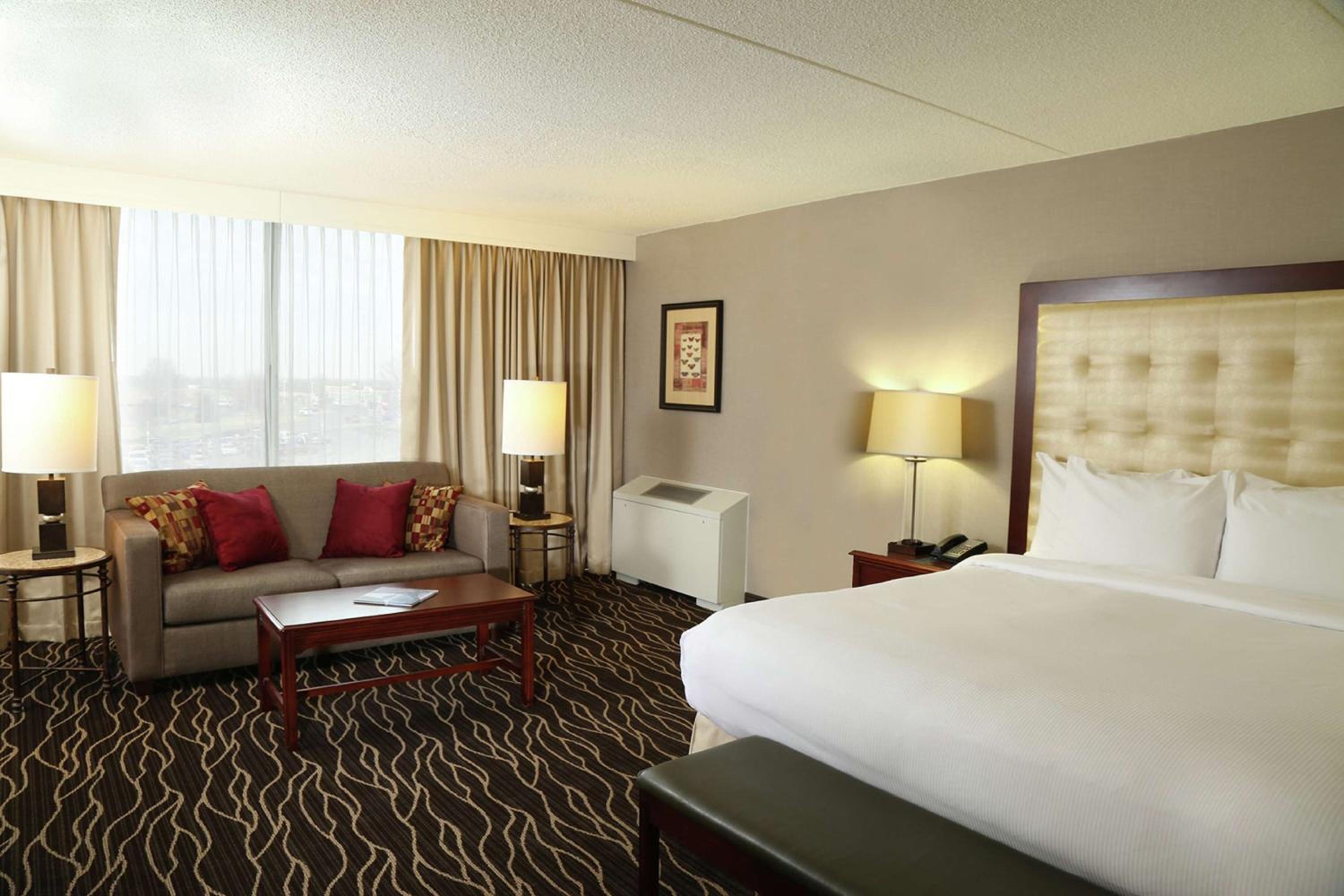 Deluxe King Room - Higher Floor - Photo 4