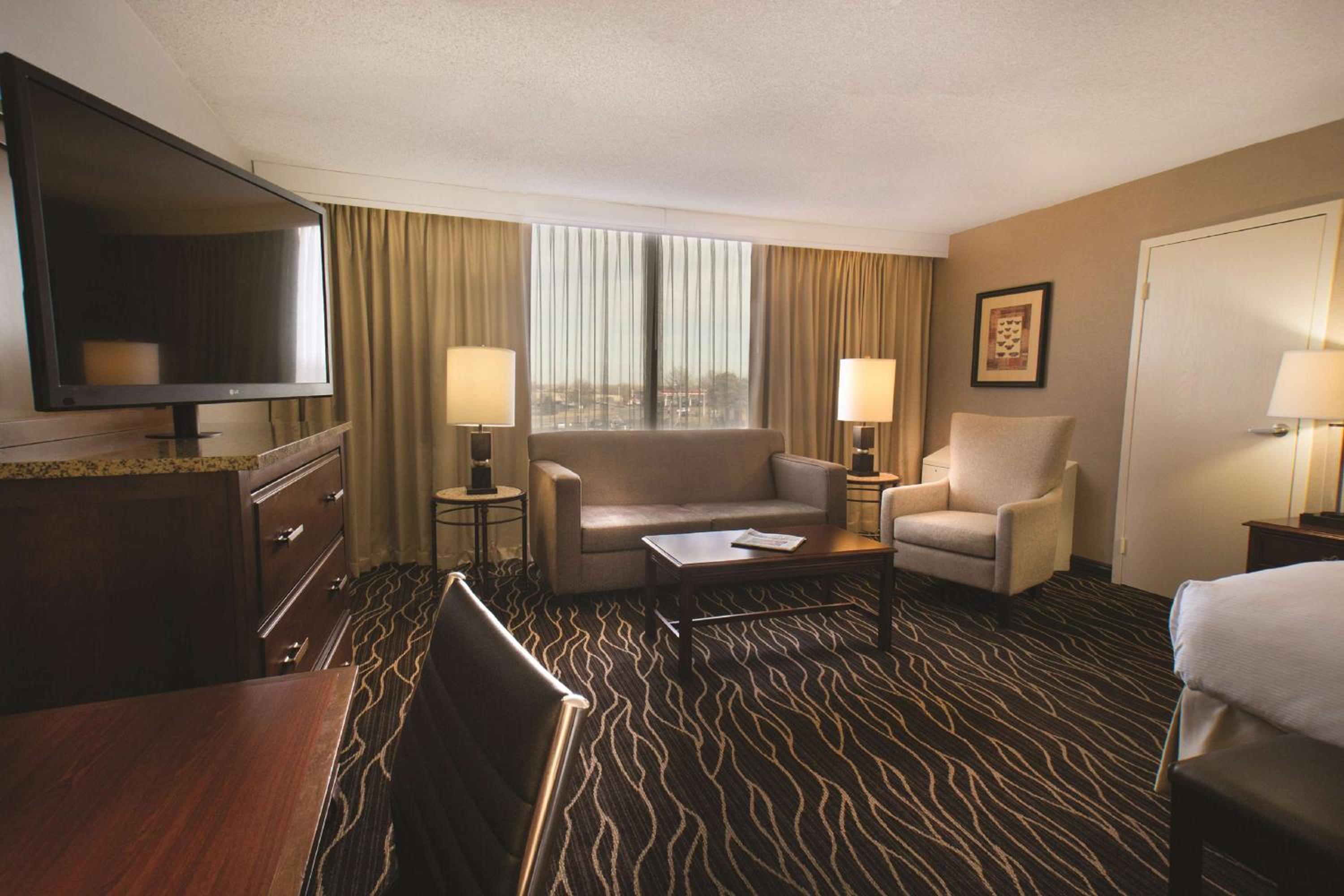 Deluxe King Room - Photo 3
