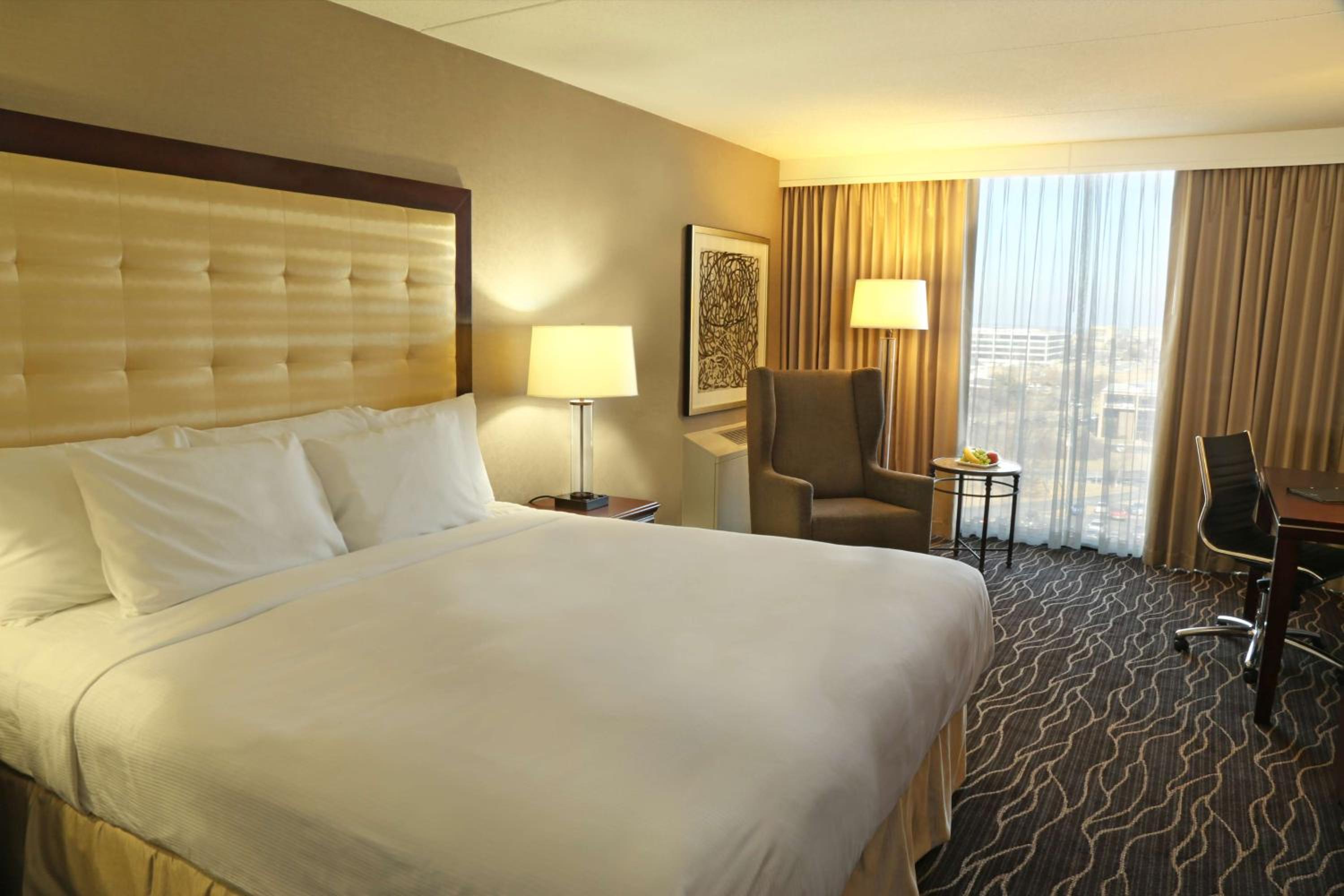 Deluxe King Room - Photo 2