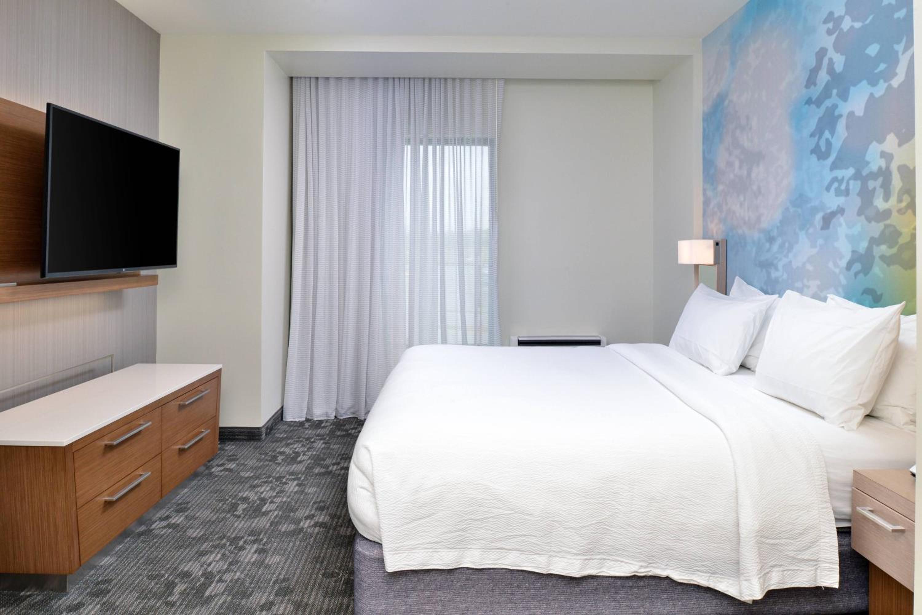 One-Bedroom King Suite with Sofa Bed - Photo 2