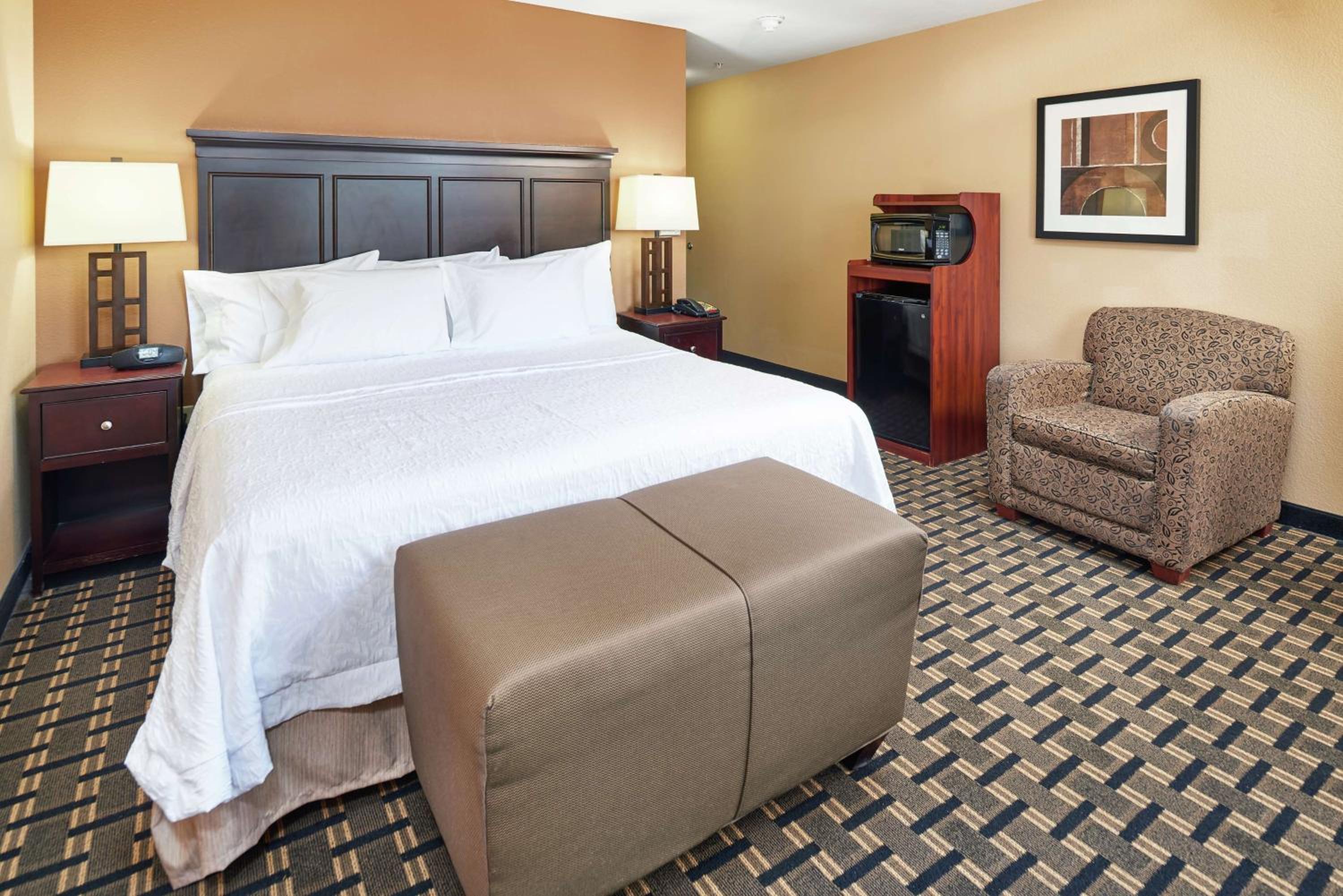 King Room with King Bed - Non-Smoking - Photo 1
