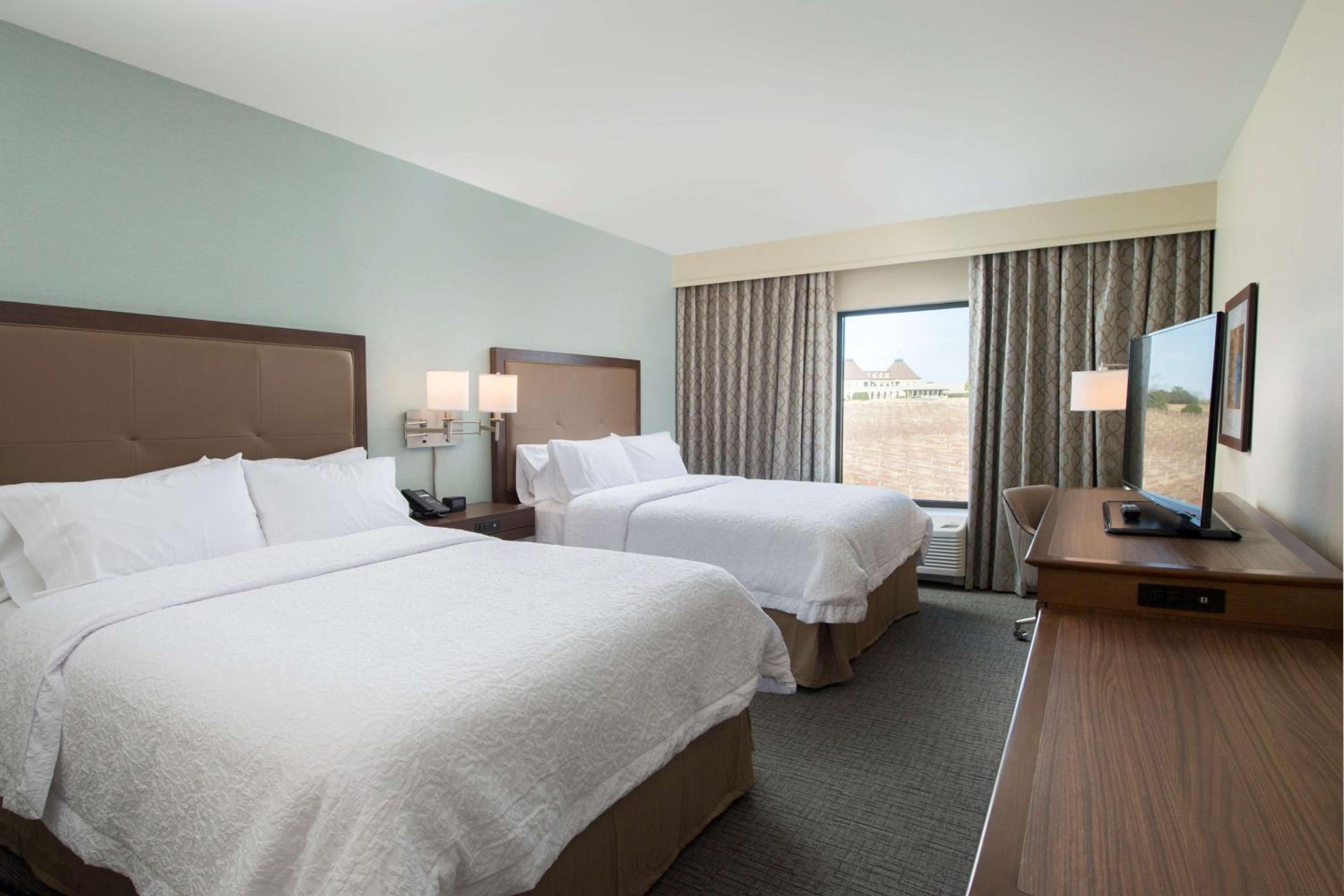 Queen Room with Two Queen Beds and View - Non-Smoking