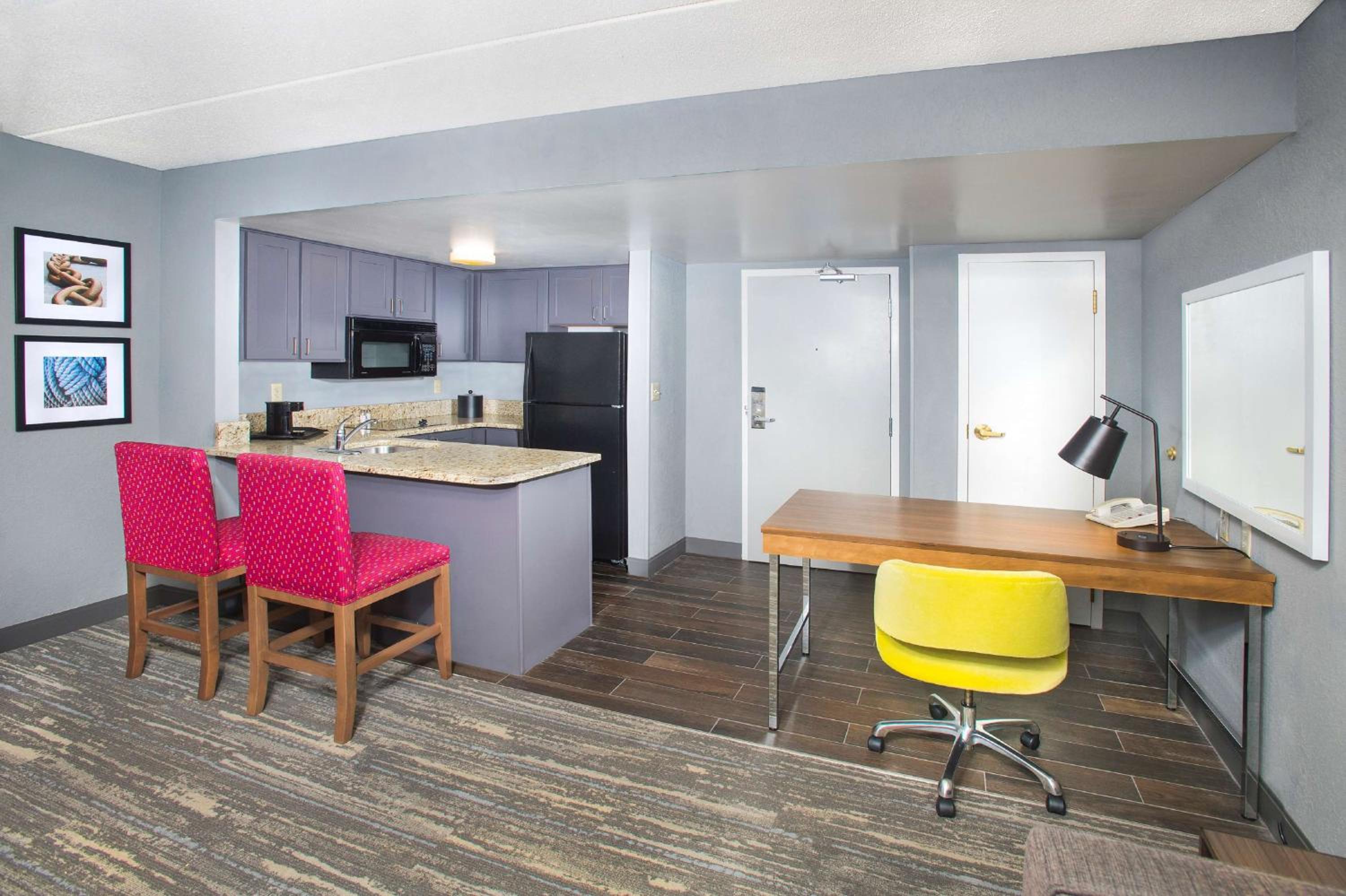 One-Bedroom King Suite with Kitchen - Non-Smoking  - Photo 1