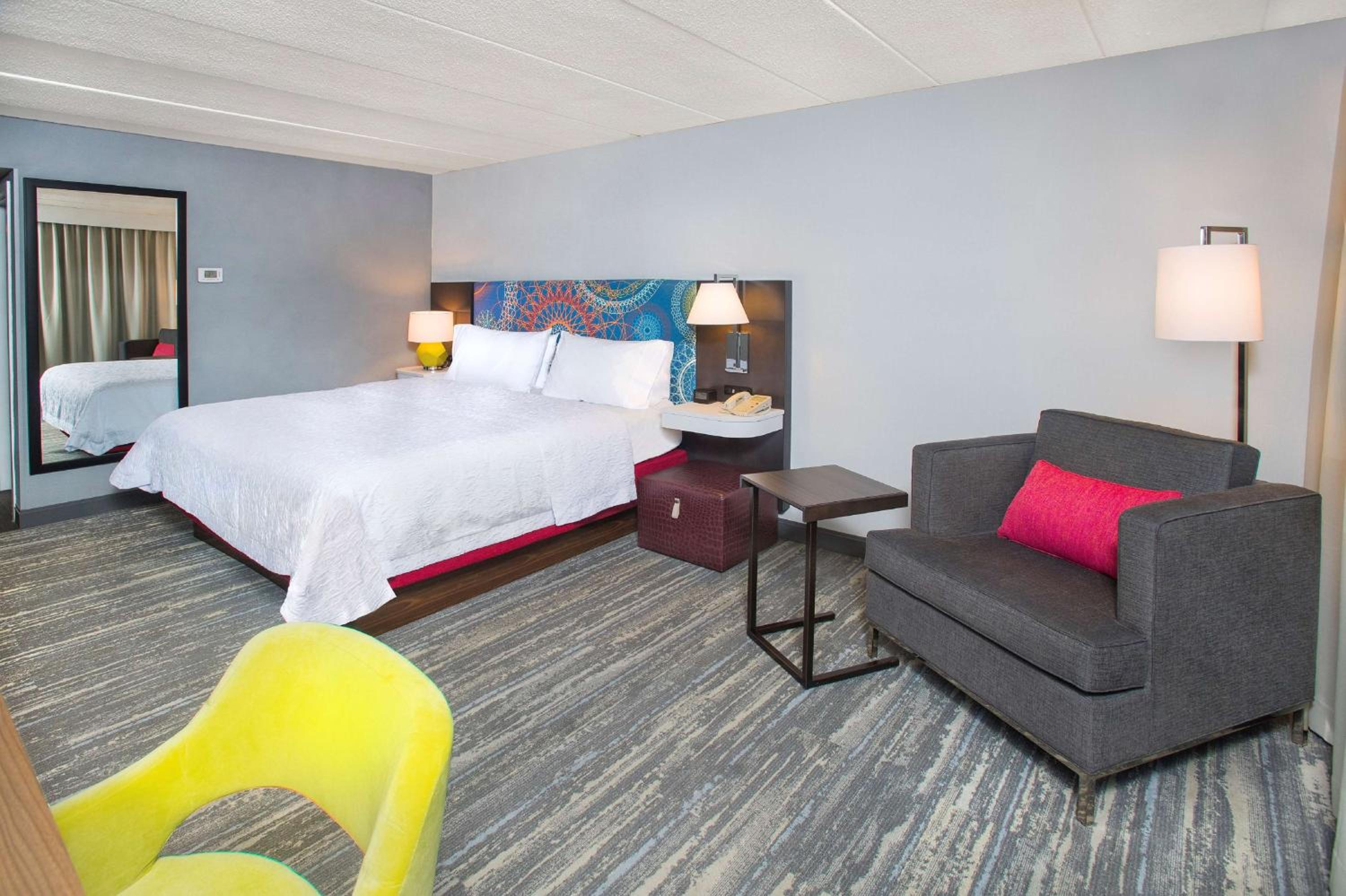King Room with King Bed - Non-Smoking - Photo 1
