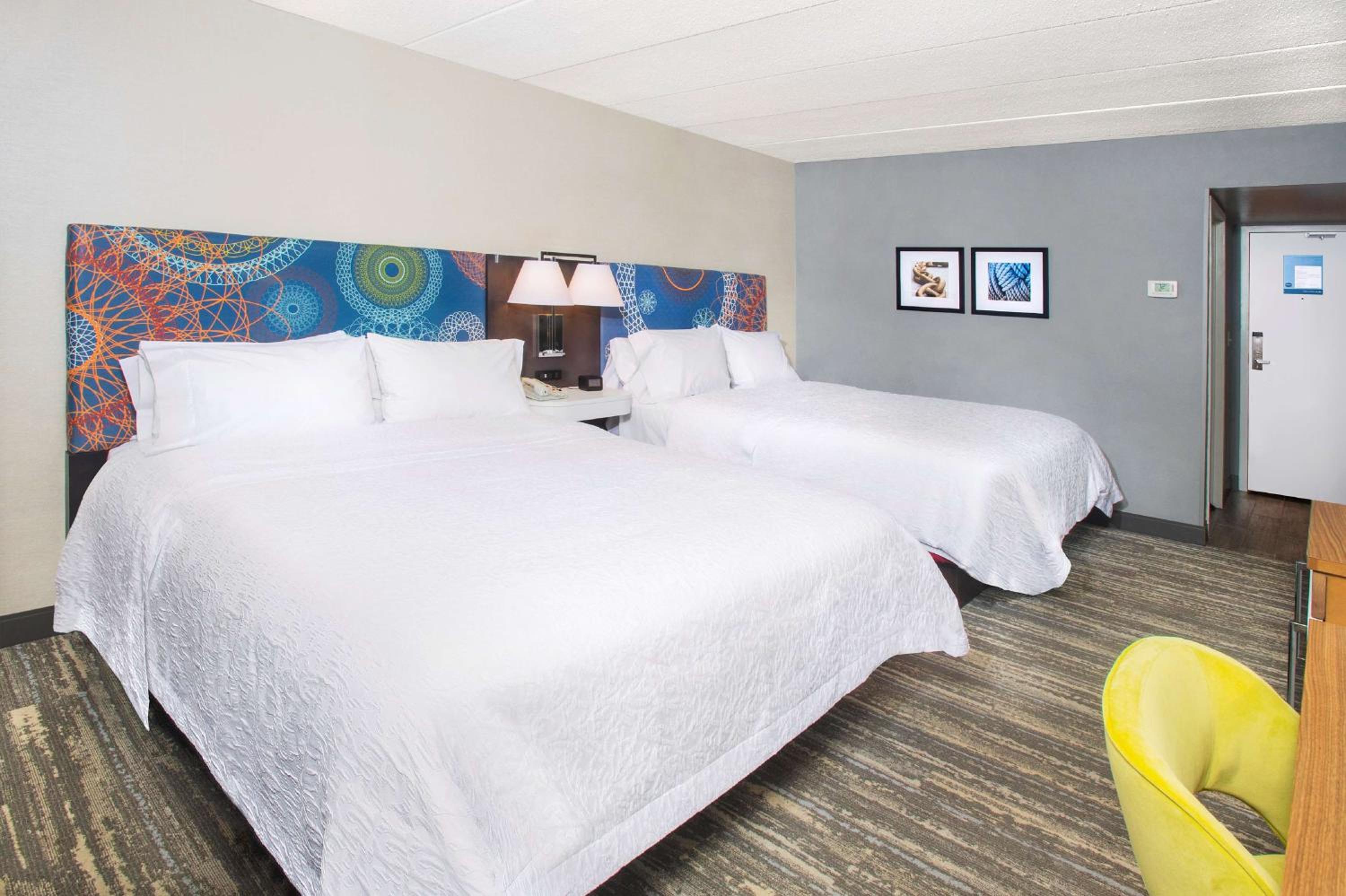 Room with Two Queen Beds - Non-Smoking - Photo 3
