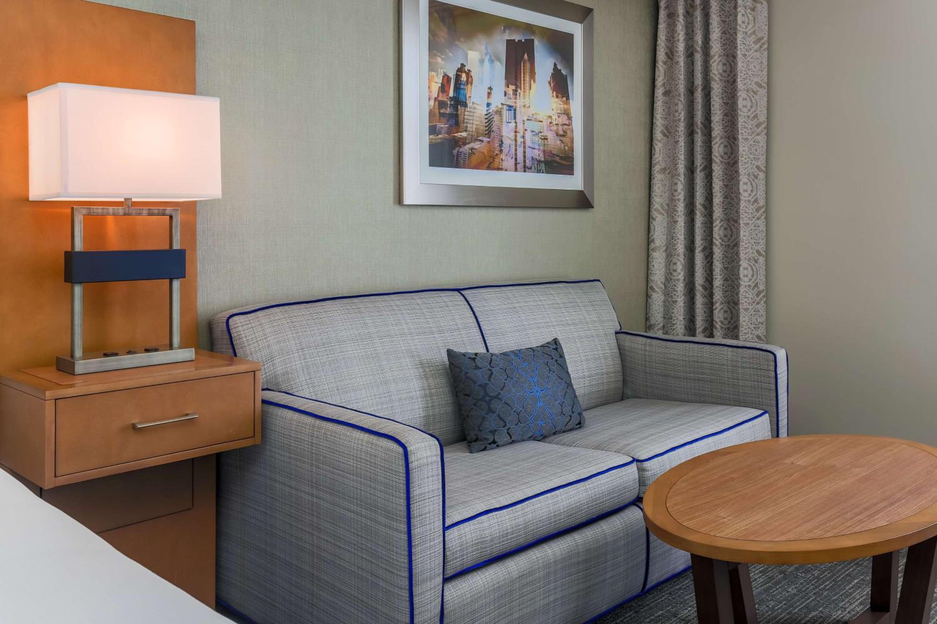 King Room with Sofa Bed - Photo 4