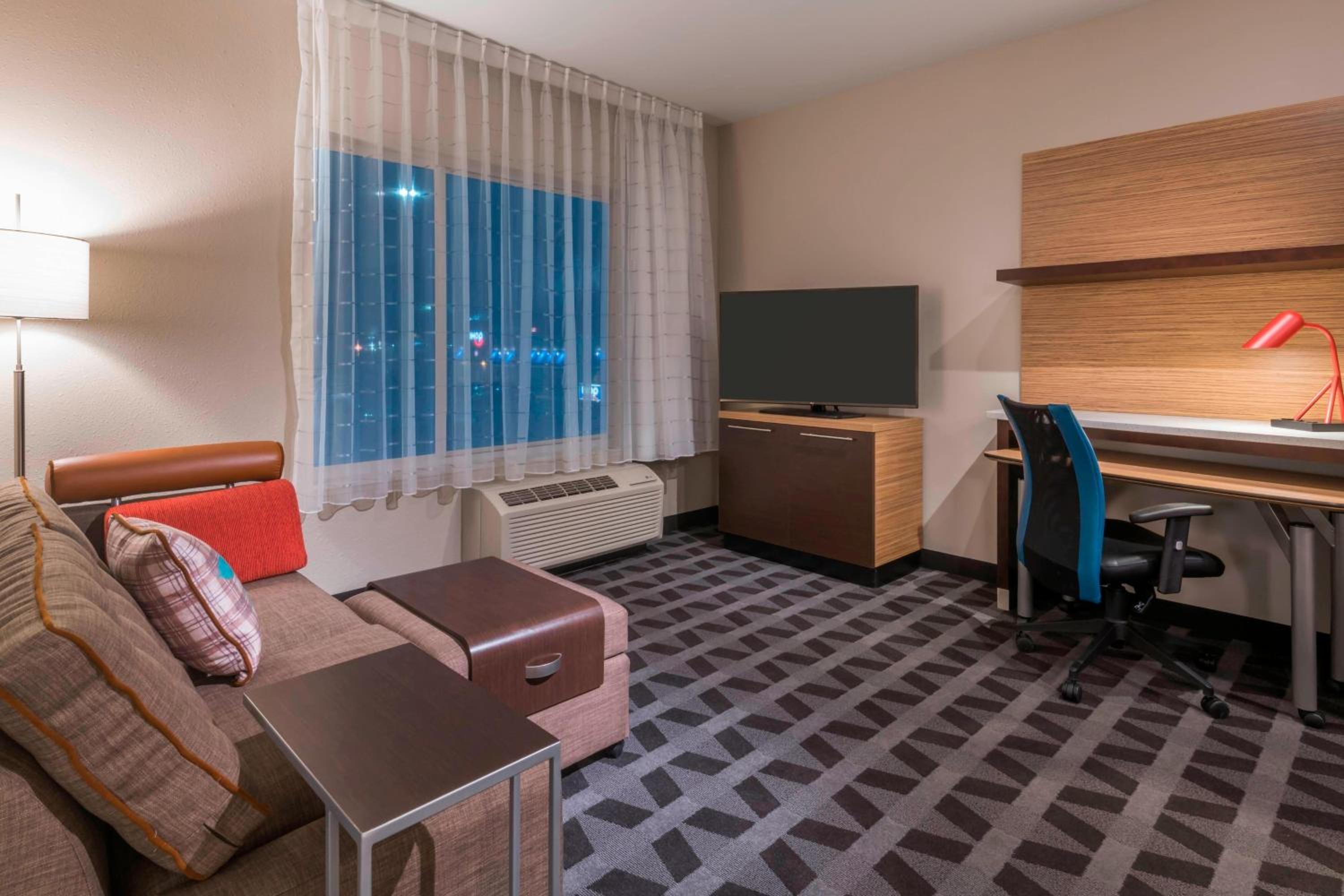 1 Bedroom Suite, Queen, Sofa bed, City view