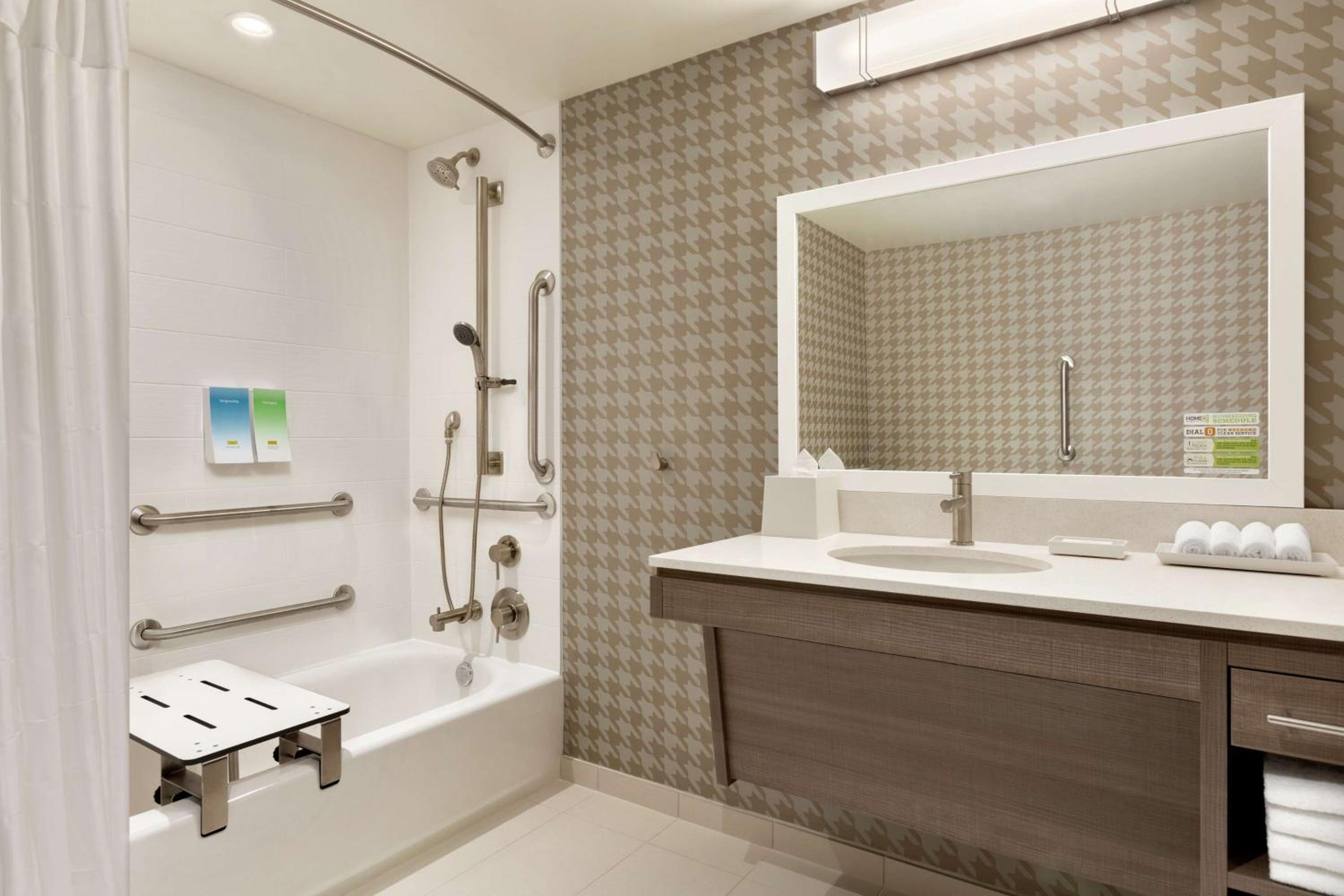 Queen Studio Suite with Accessible Tub - Mobility Access