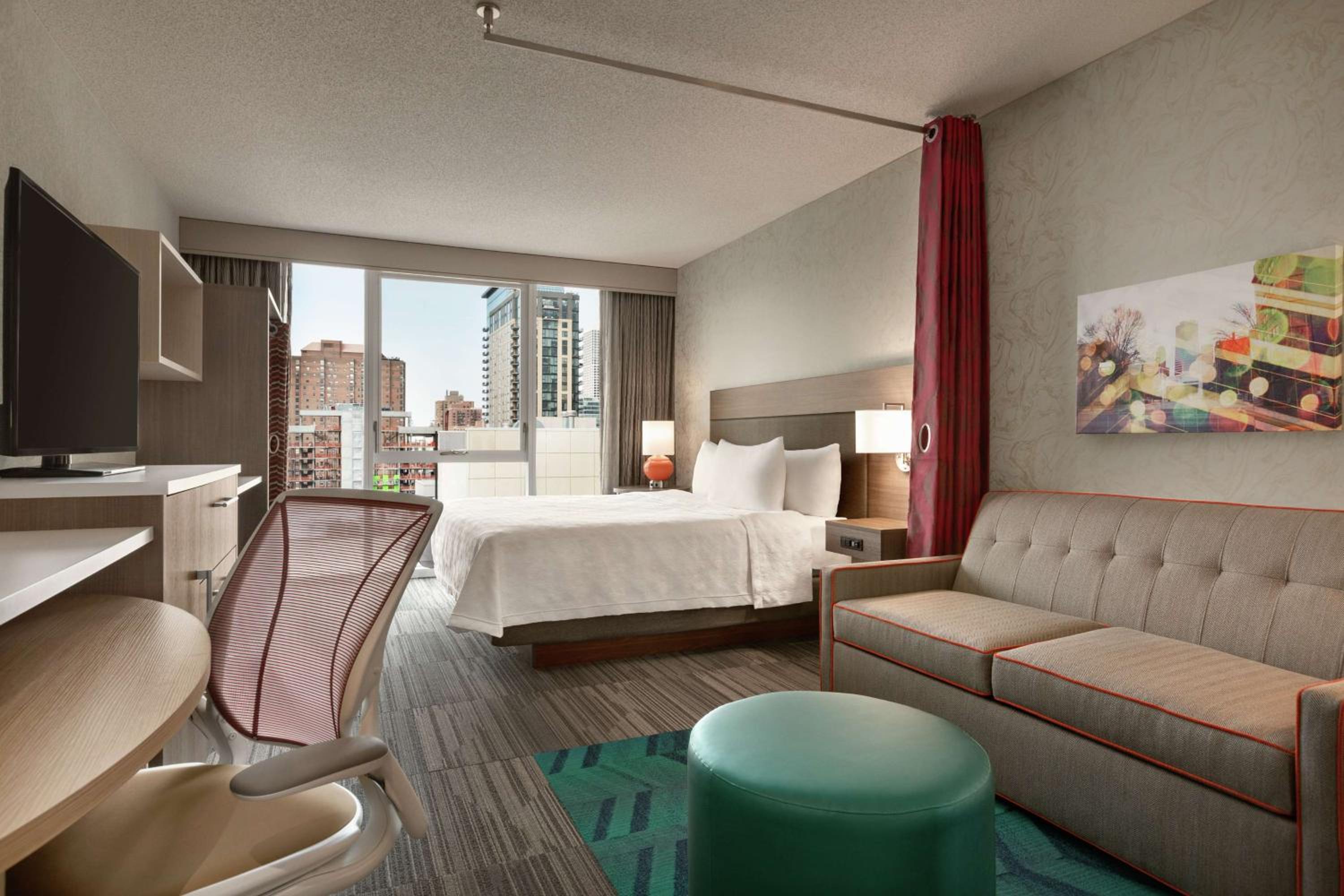 King Studio Suite with City View thumbnail 5