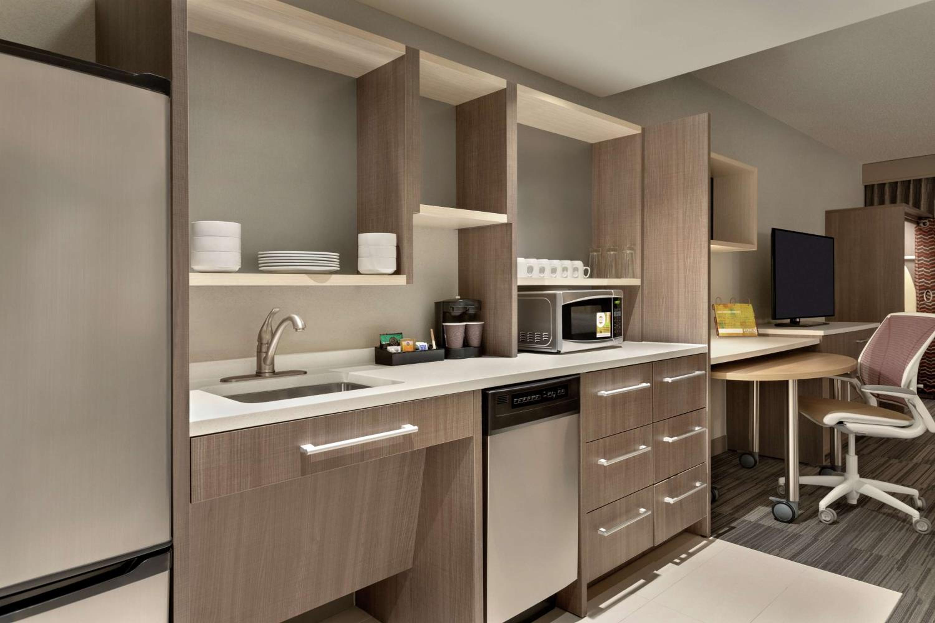 King Studio Suite with Accessible Tub - Mobility Access