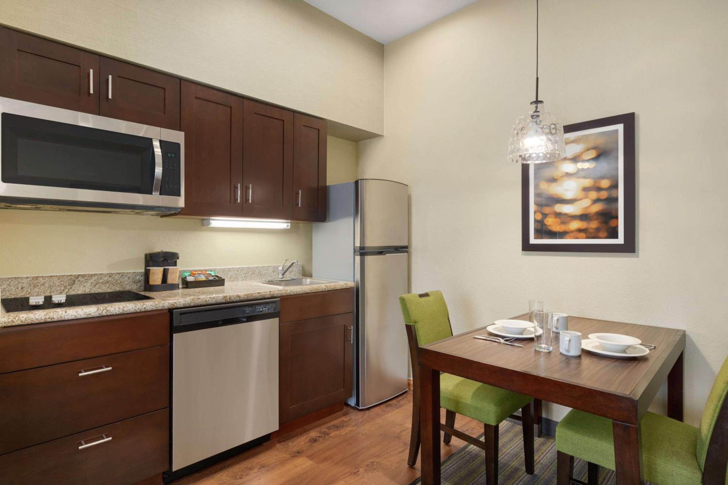 One-Bedroom Double Suite - Non-Smoking - Photo 2