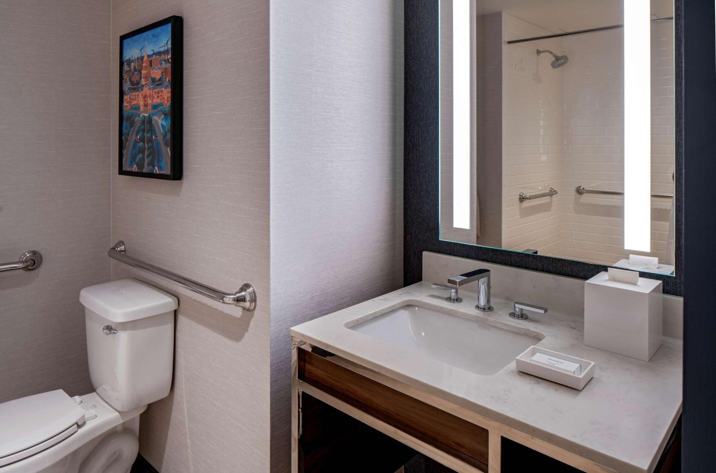 Deluxe Queen Room with Roll-In Shower - Mobility Accessible