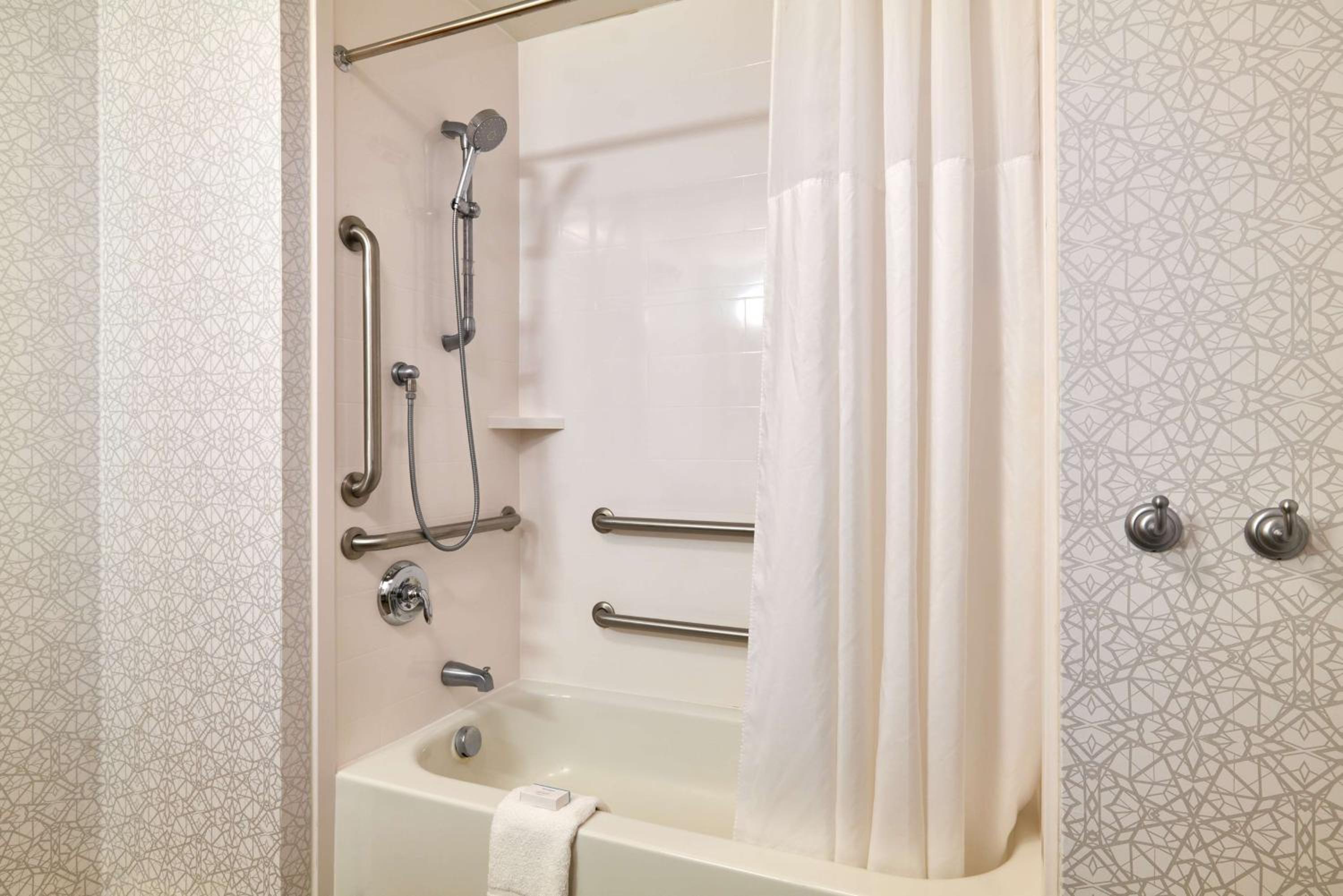 Queen Room with Two Queen Beds - Mobility and Hearing Access - Photo 3