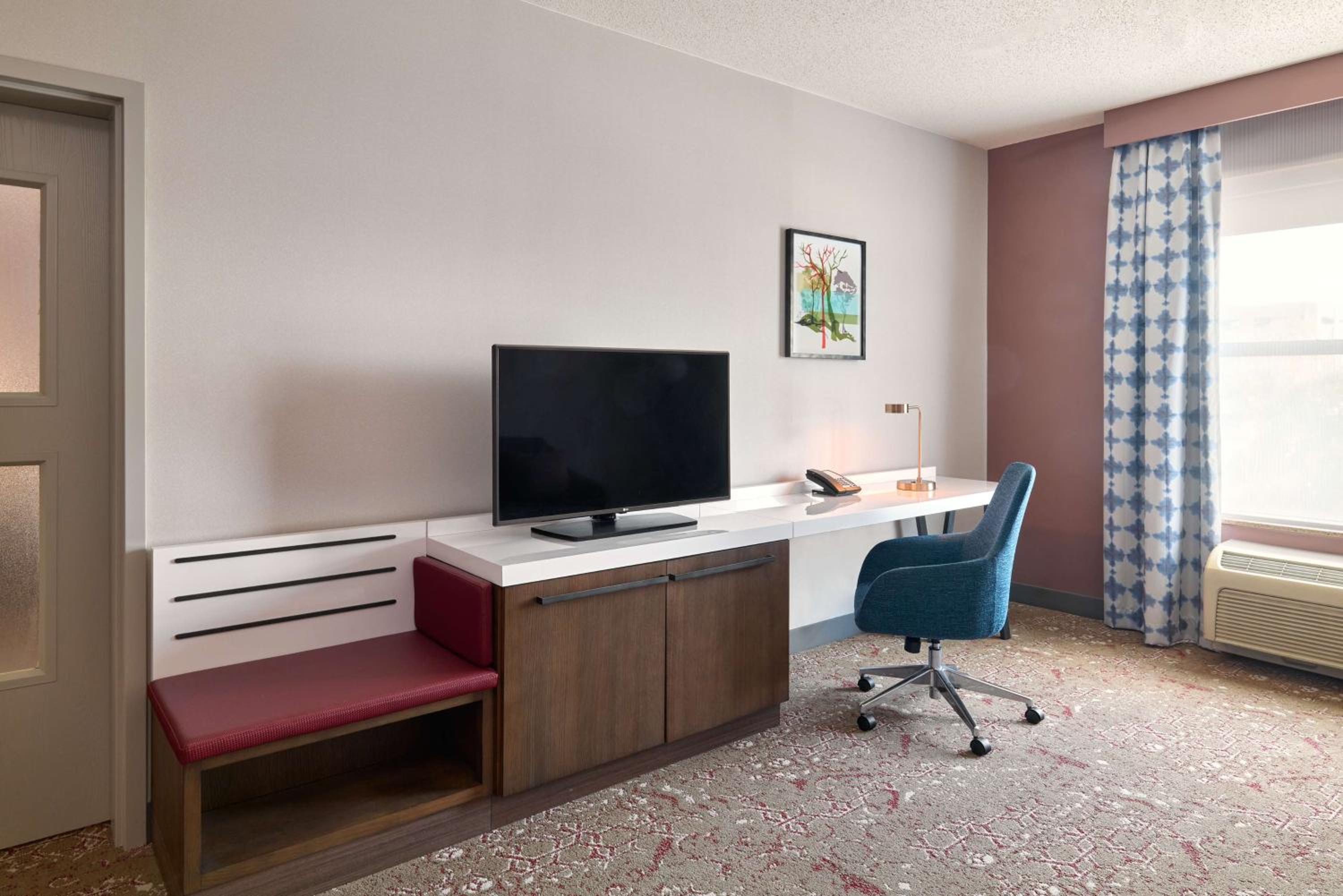 One-Bedroom King Suite - Photo 7