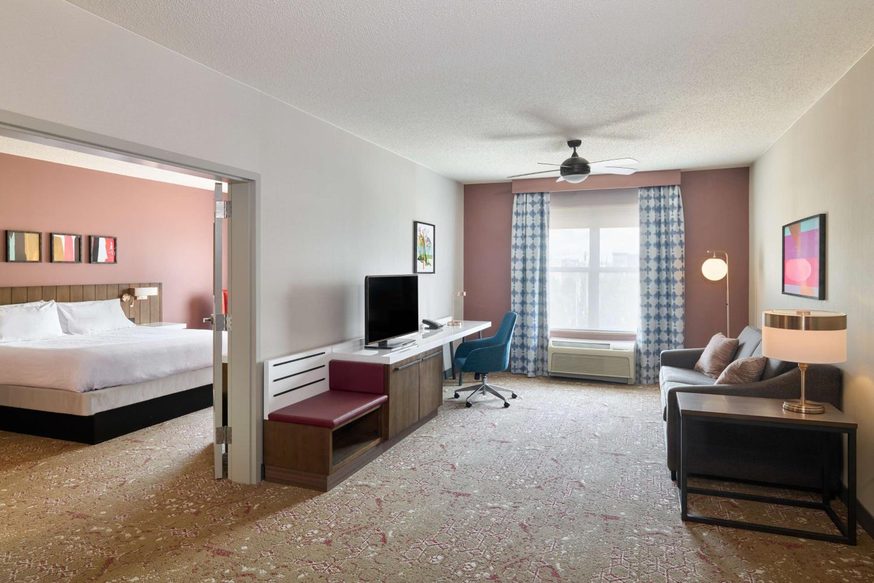 One-Bedroom King Suite - Photo 3