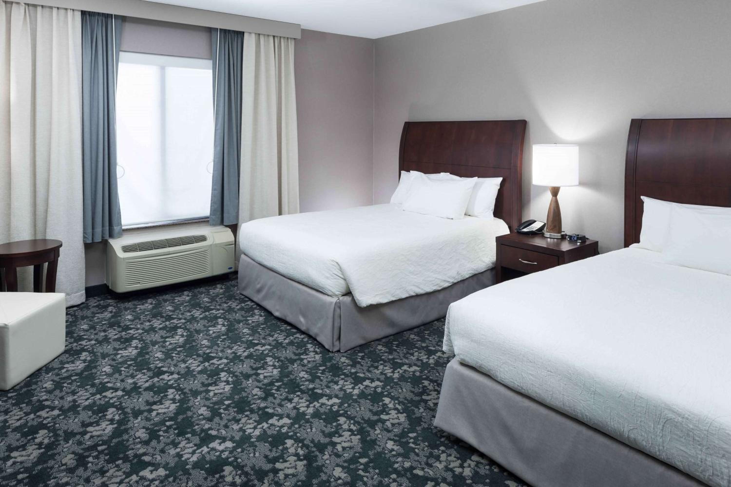 Queen Room with Two Queen Beds and Roll-In Shower - Mobility Access photo 2