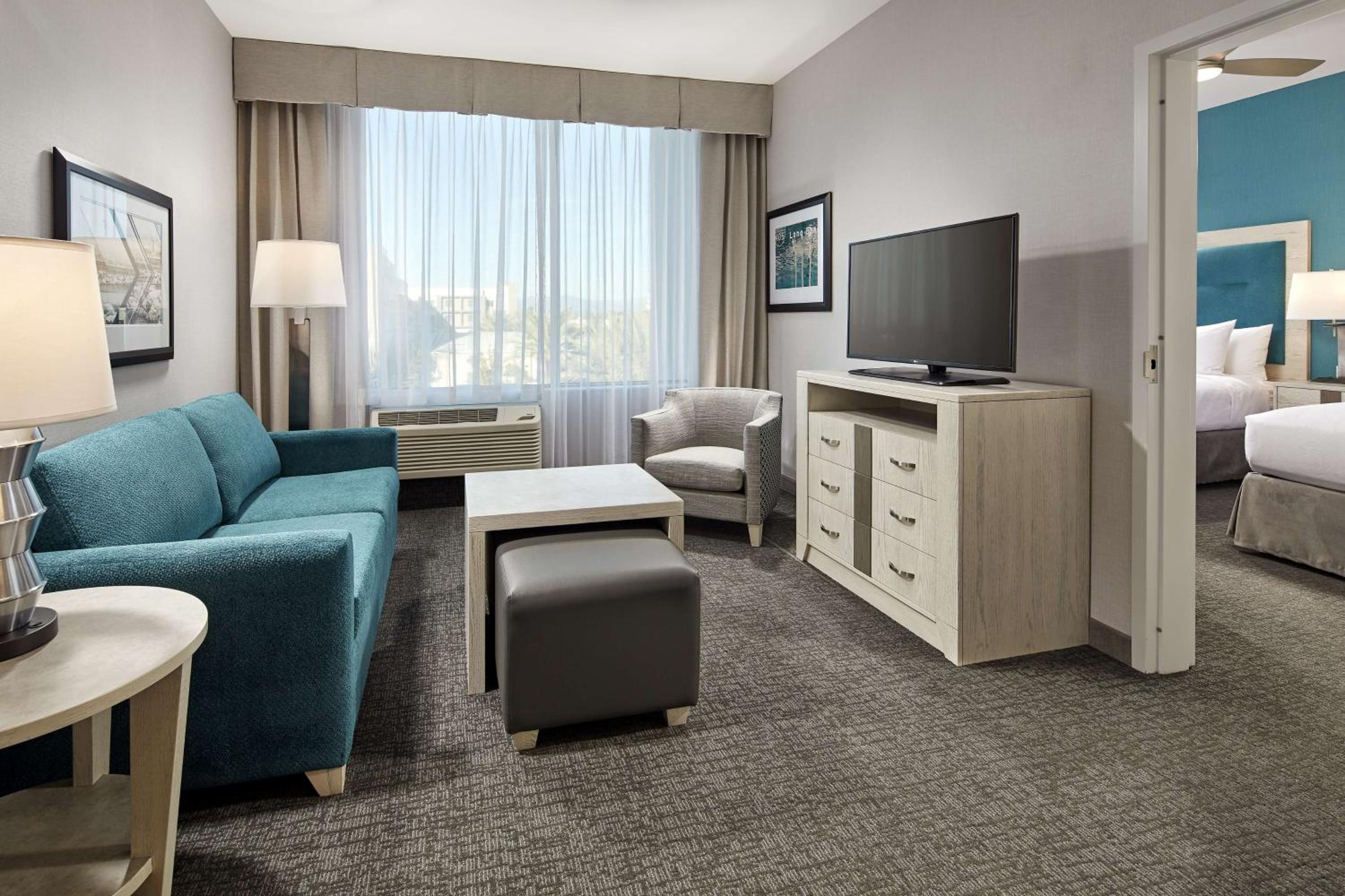 One-Bedroom Queen Suite with Two Queen Beds photo 3
