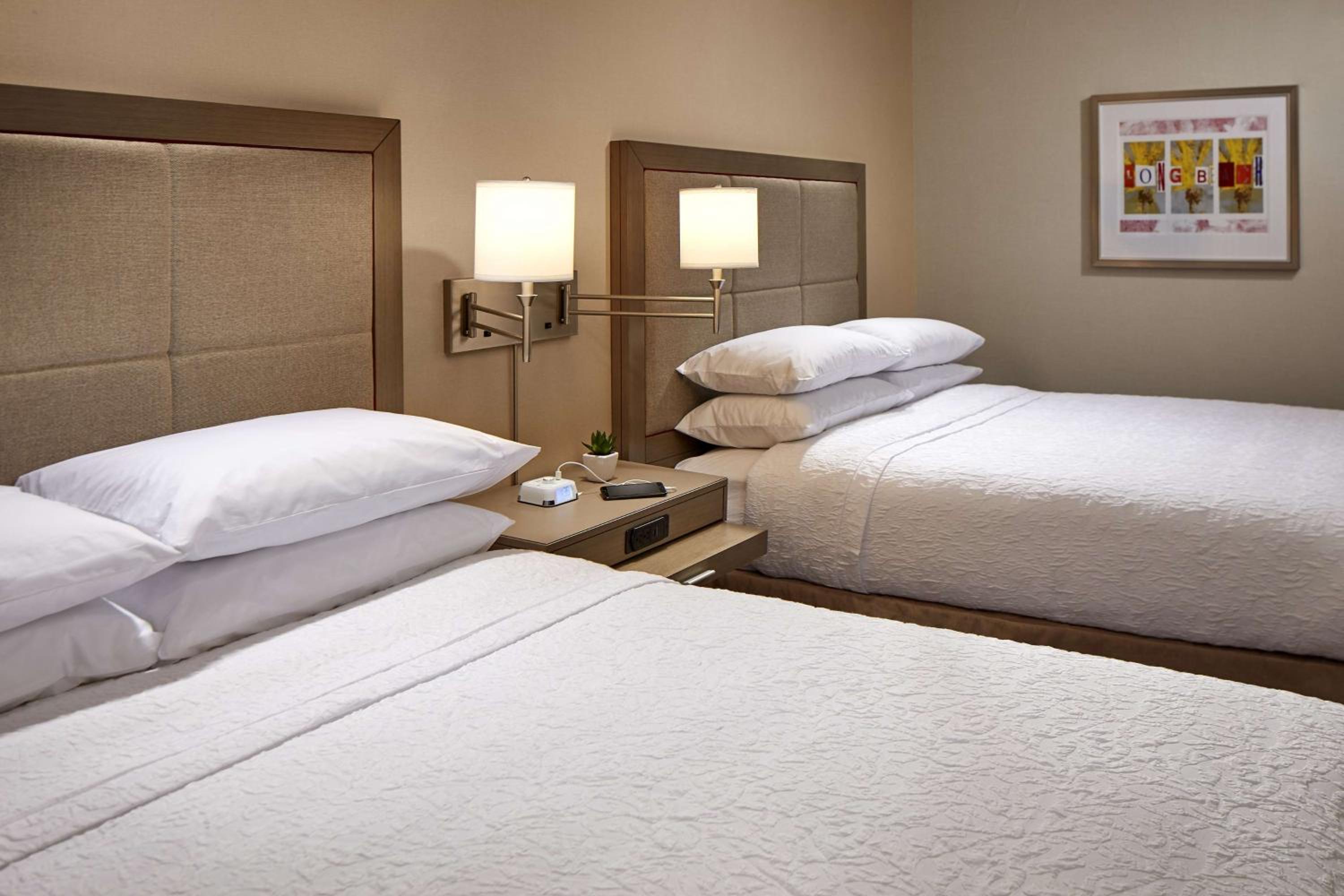Queen Room with Two Queen Beds and Bath Tub - Mobility and Hearing Access photo 2