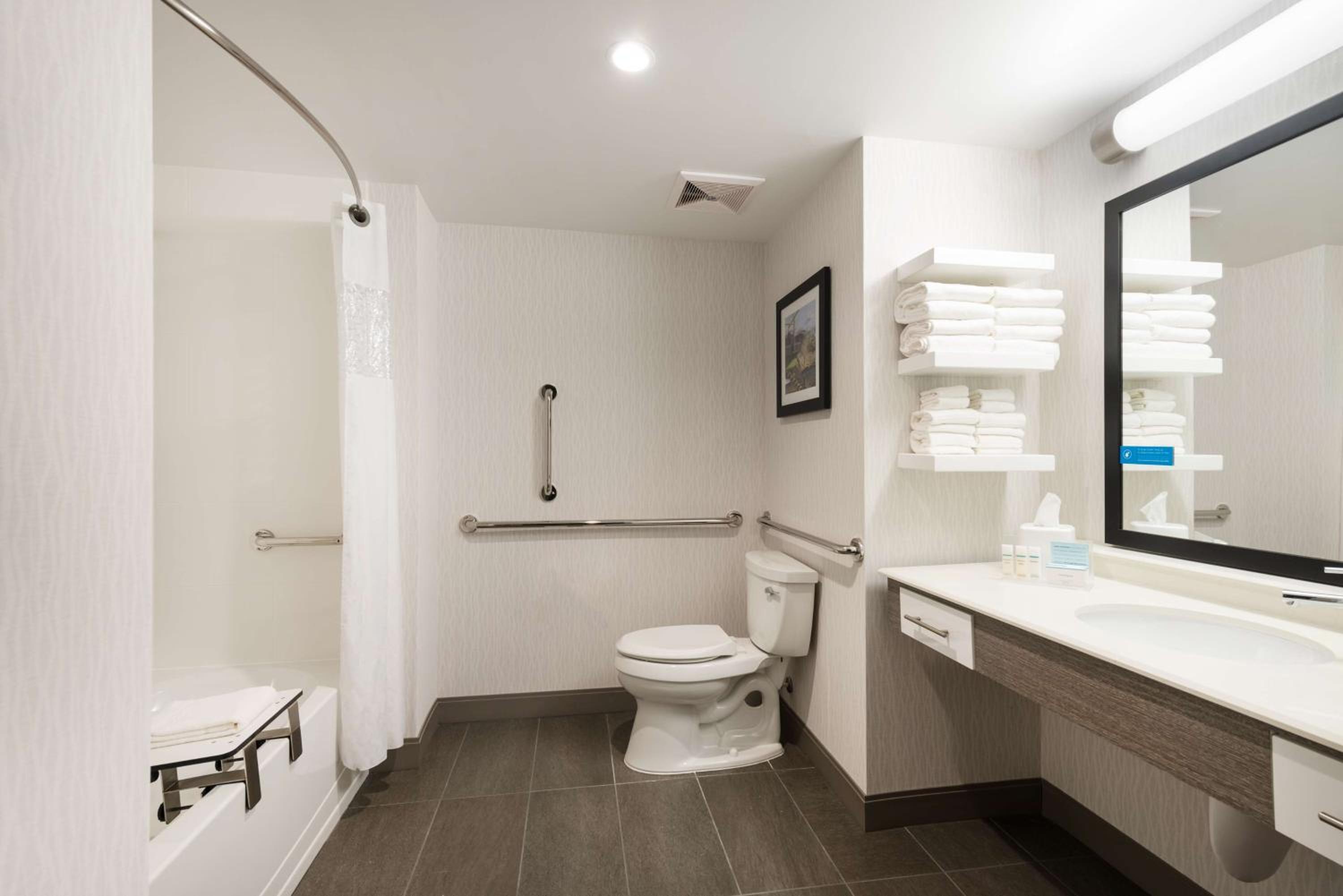 Queen Room with Two Queen Beds - Mobility Access/Non-Smoking